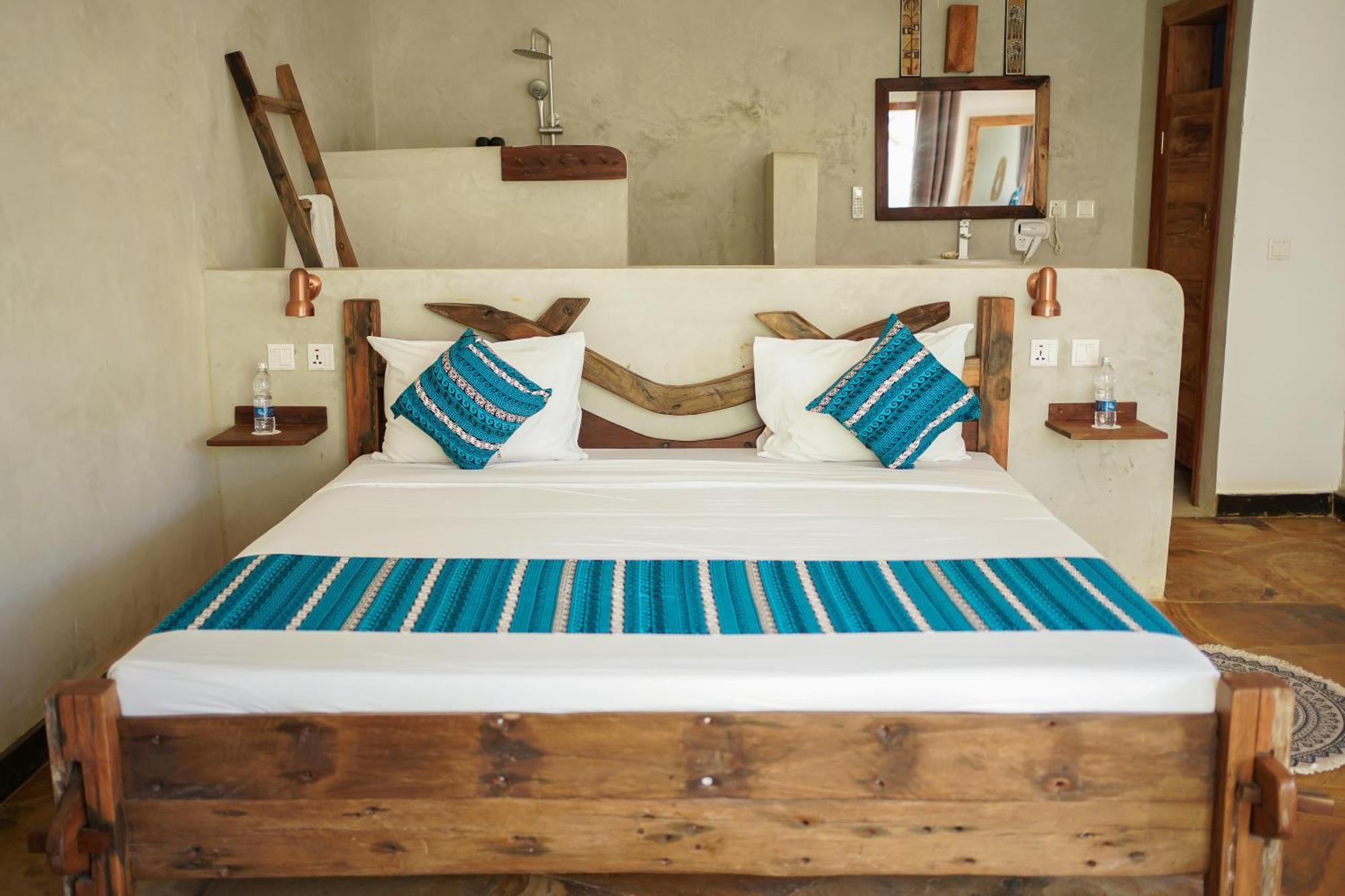 Mambo Lodge *