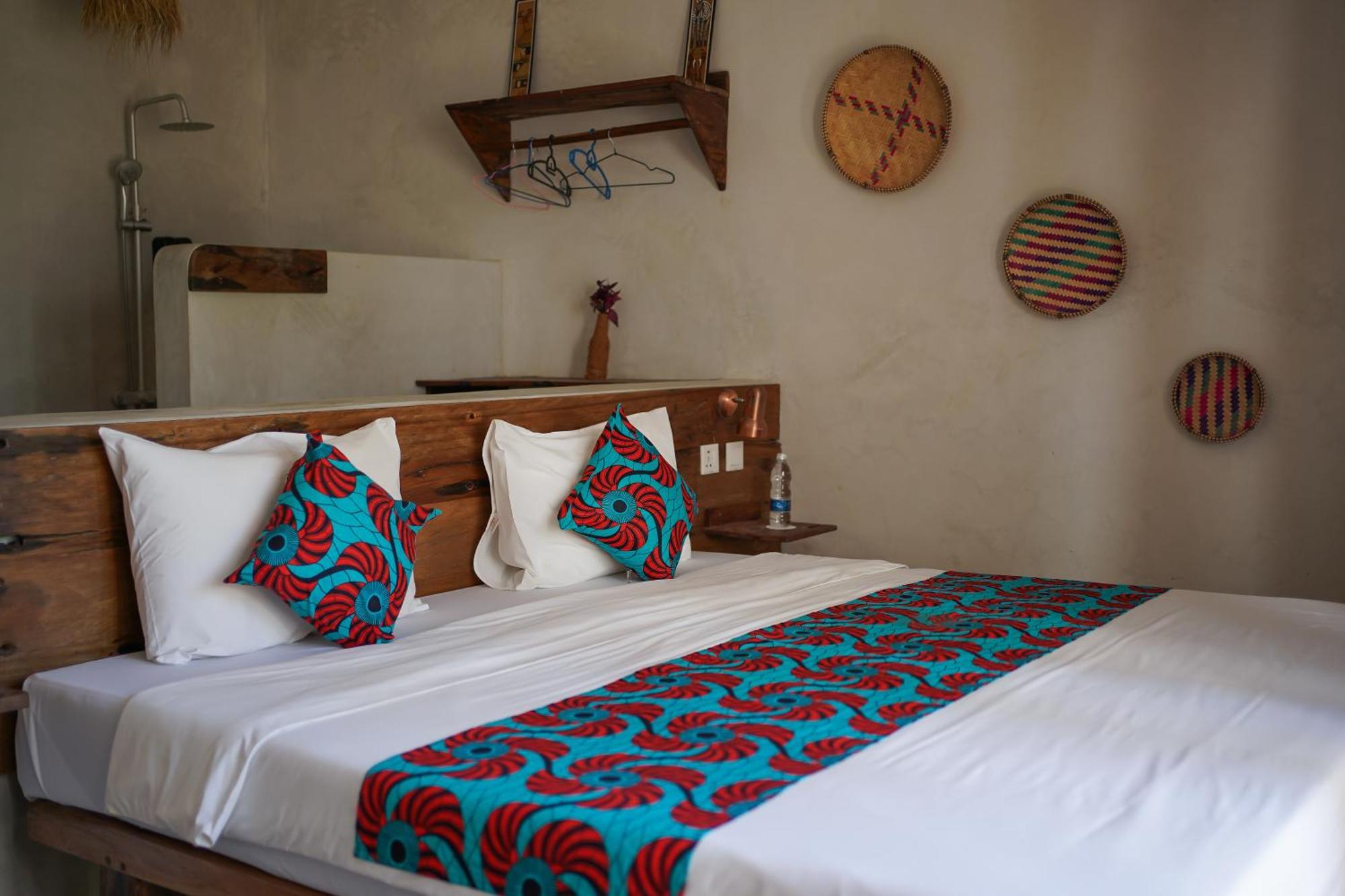 Mambo Lodge *
