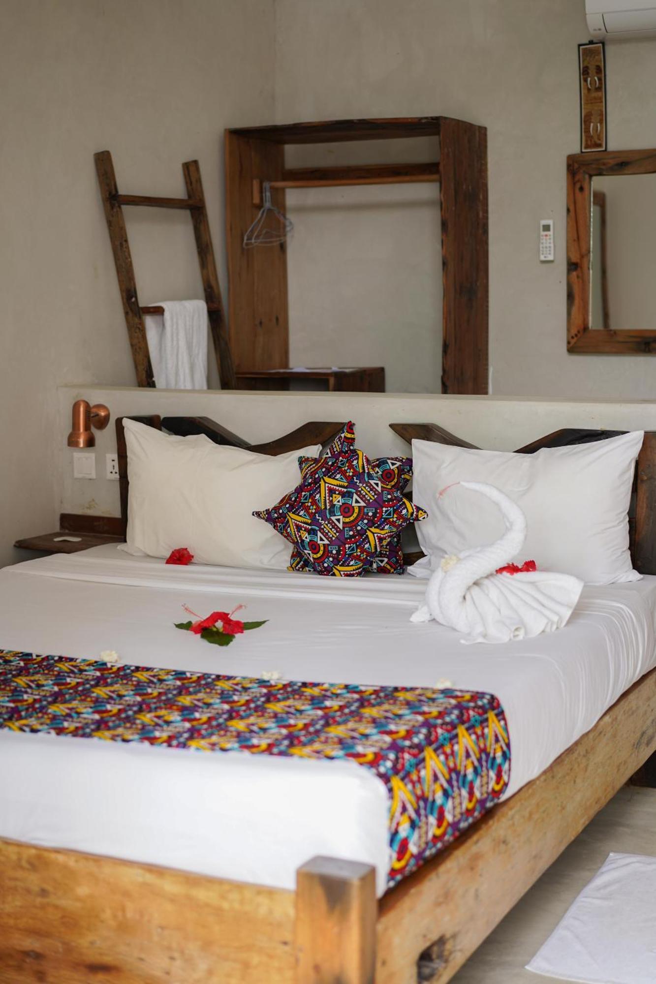 Mambo Lodge Pwani Mchangani