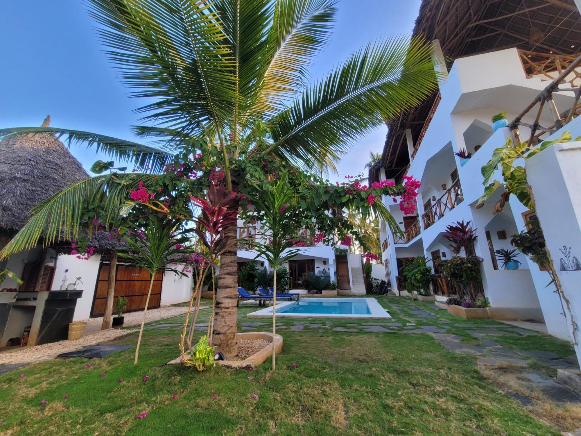 Lodge Mambo