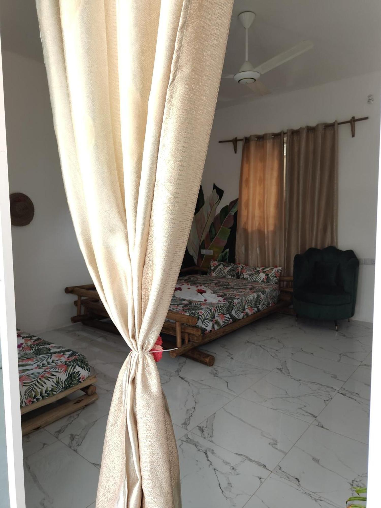 Hotel Pole Pole House *