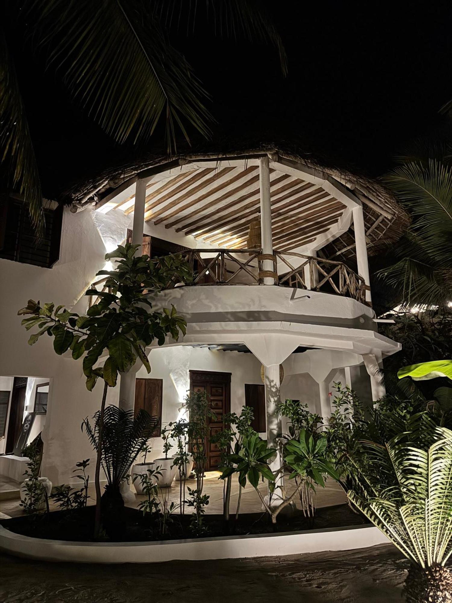 Mango House
