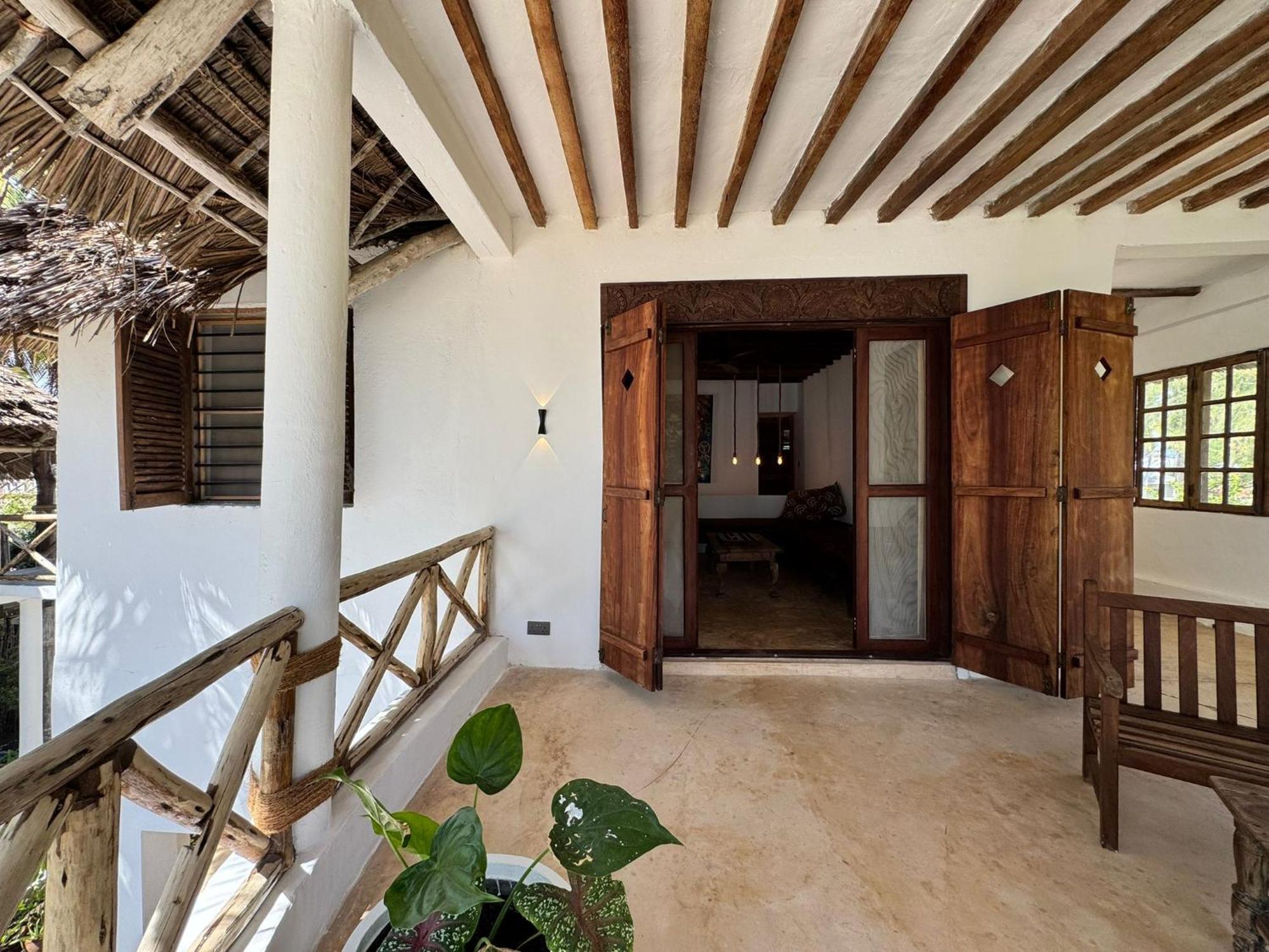 Mango House