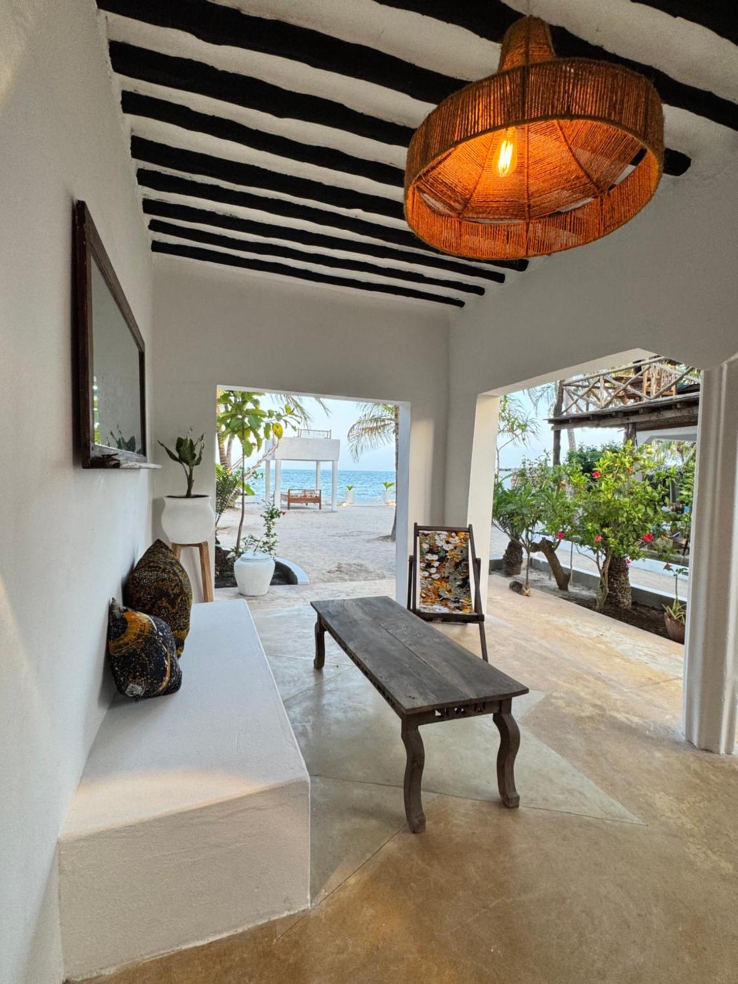Mango House