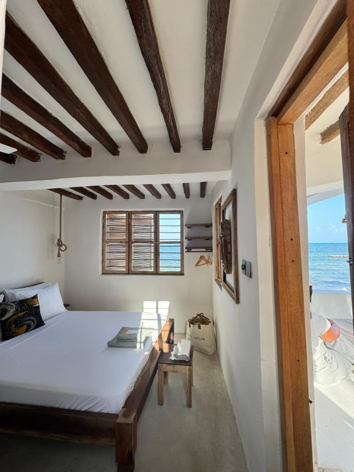 Mango House