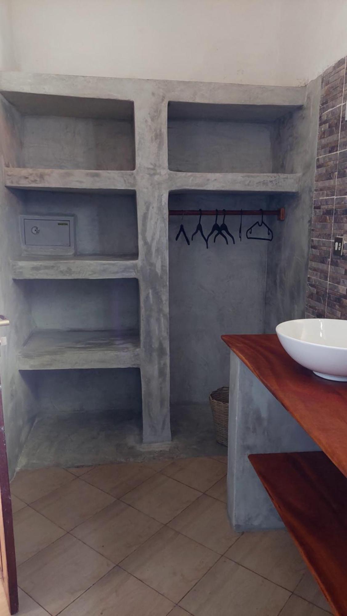 Mawimbi Hotel *