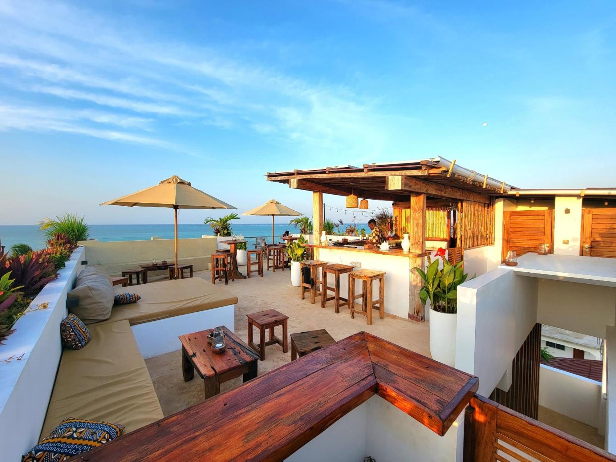 Aluna Hotel 4*