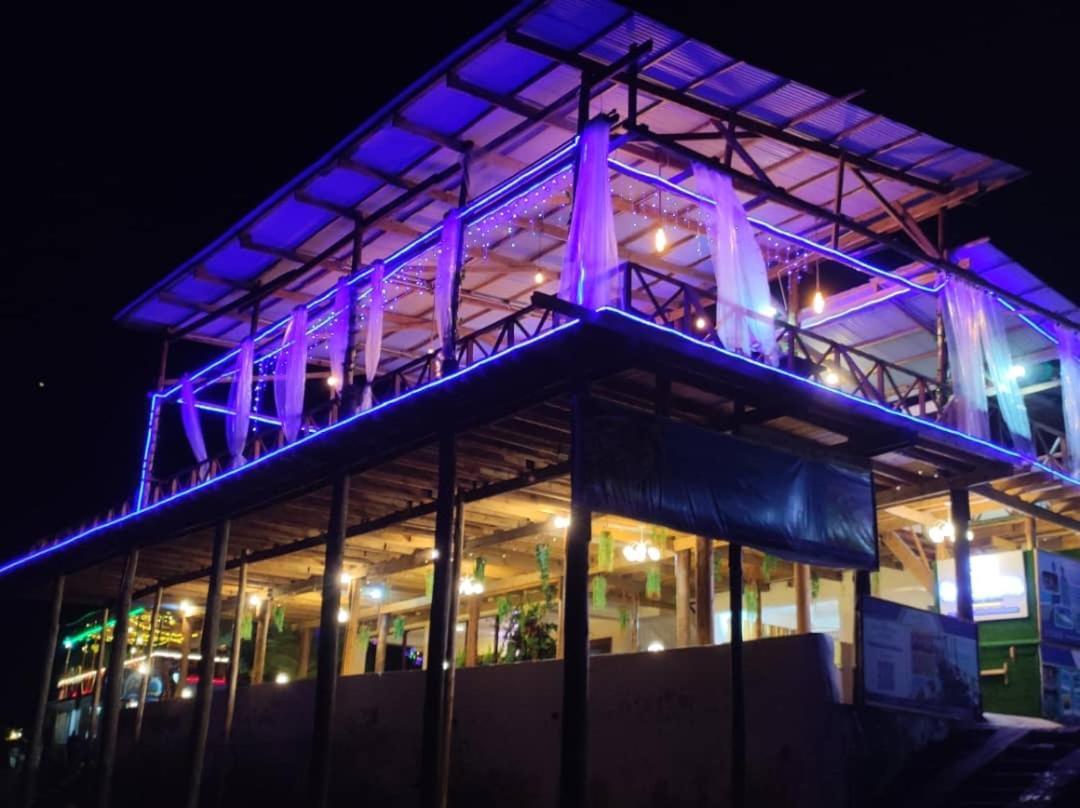 Blue Tides Hotel *