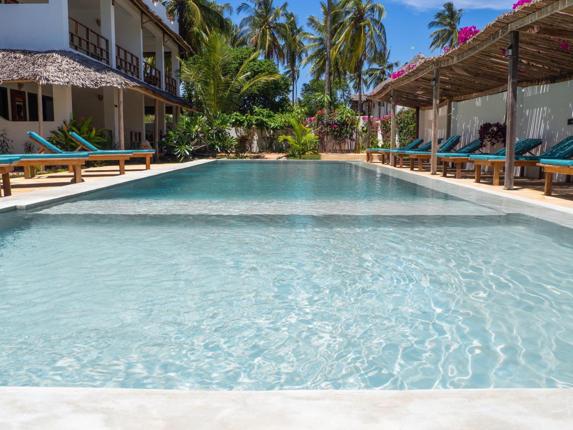 Pingwe Beach Apartments *