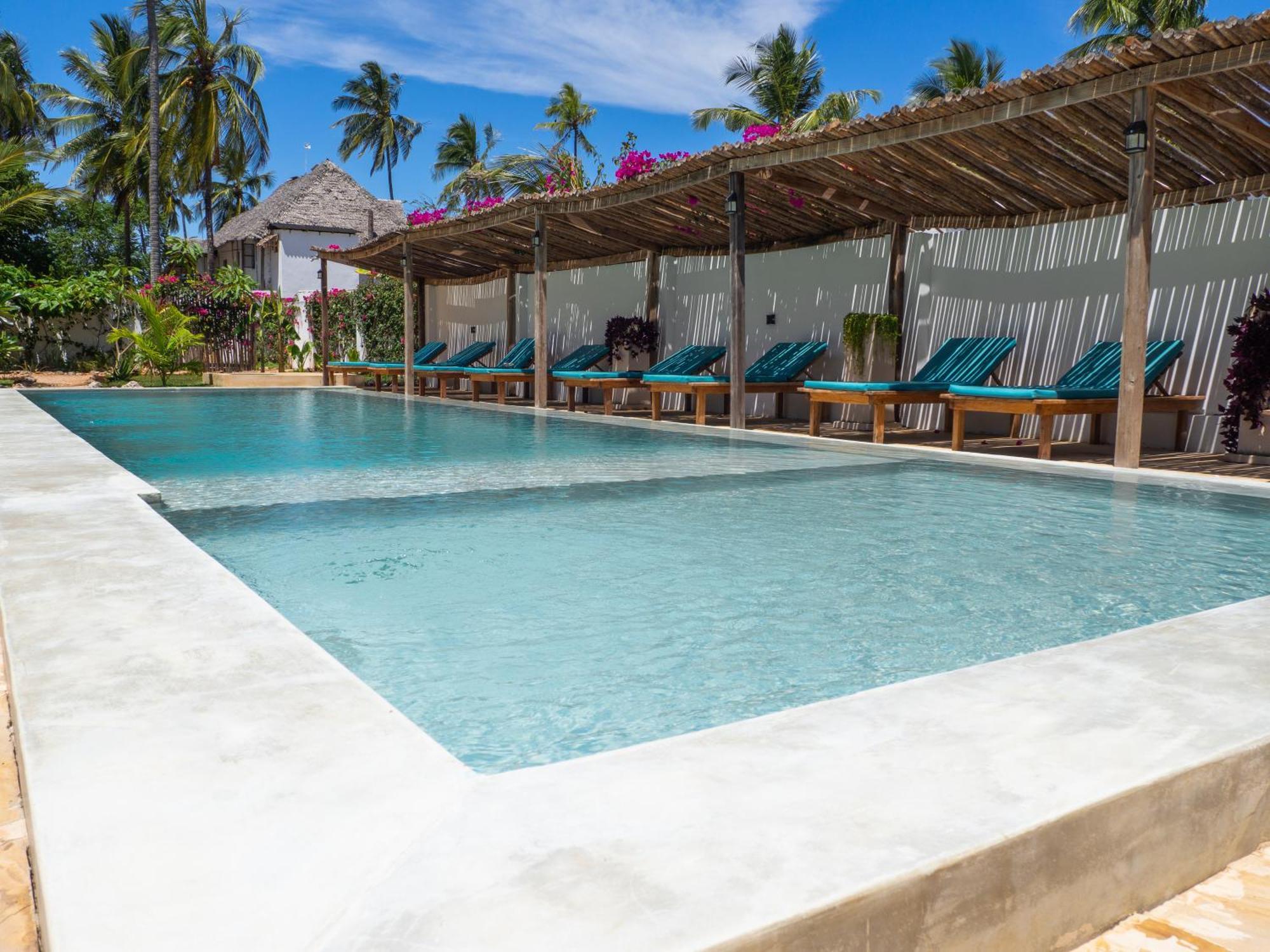 Pingwe Beach Apartments Aparthotel