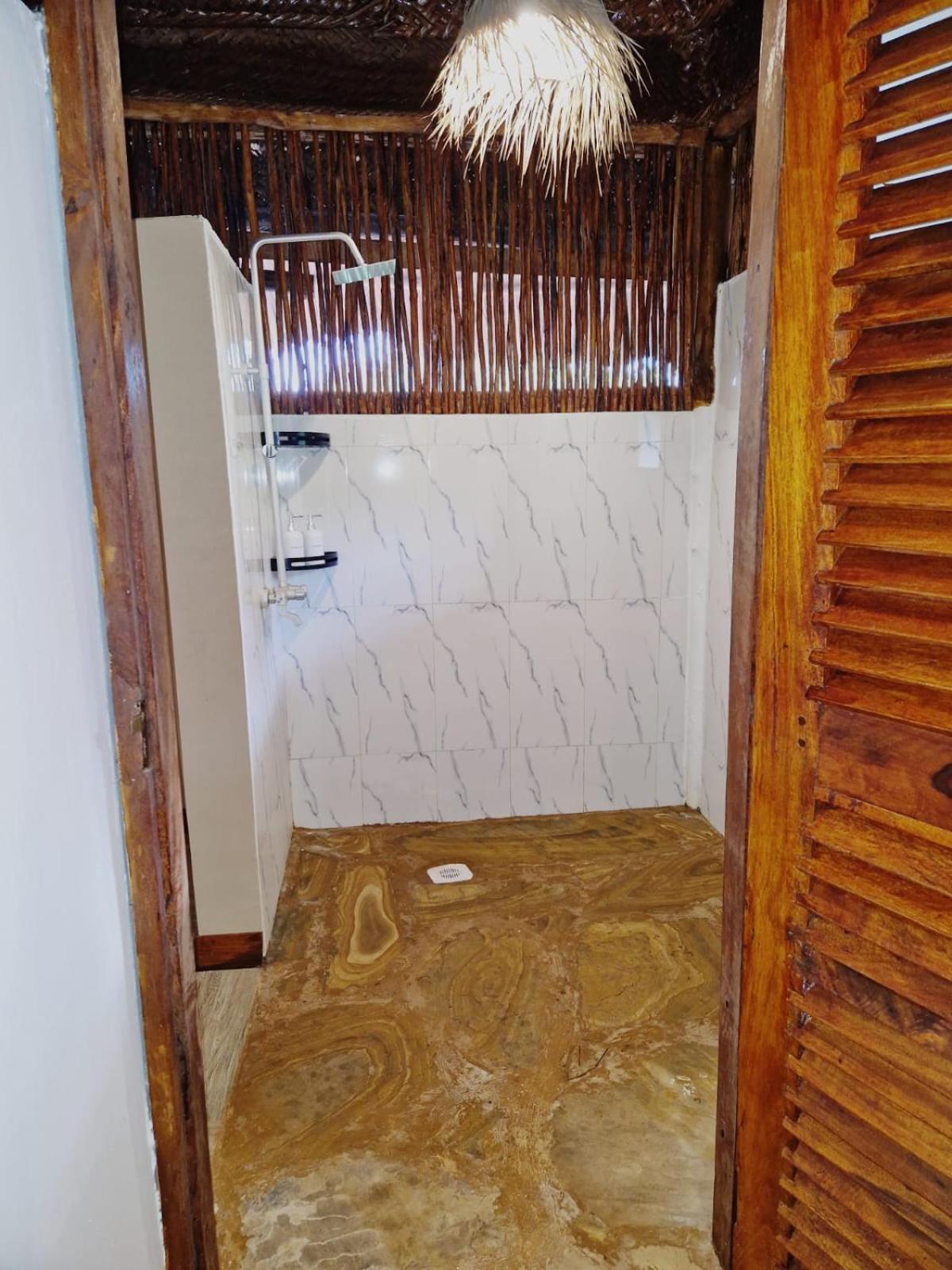 Monkey Mountain Lodge *
