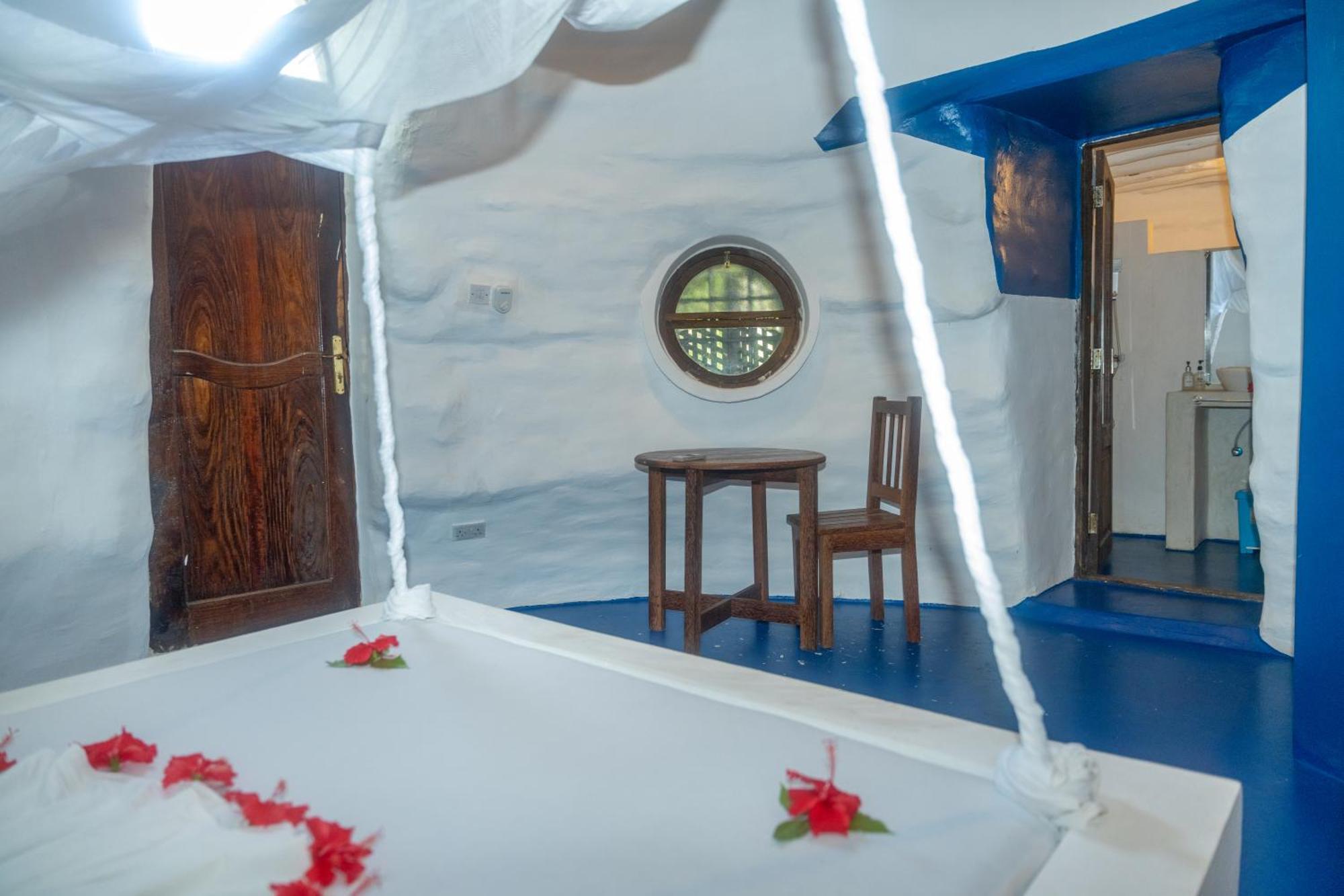 Liquid Life By Buccaneer Hostel Paje