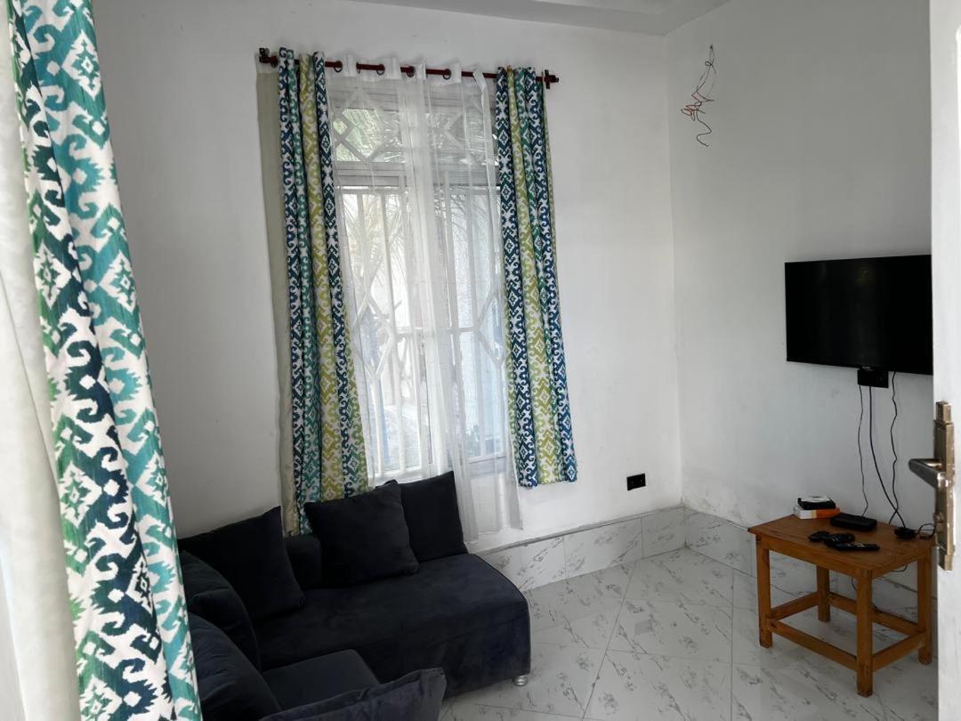 Zanzibar Farhat * Kiwengwa (Zanzibar)