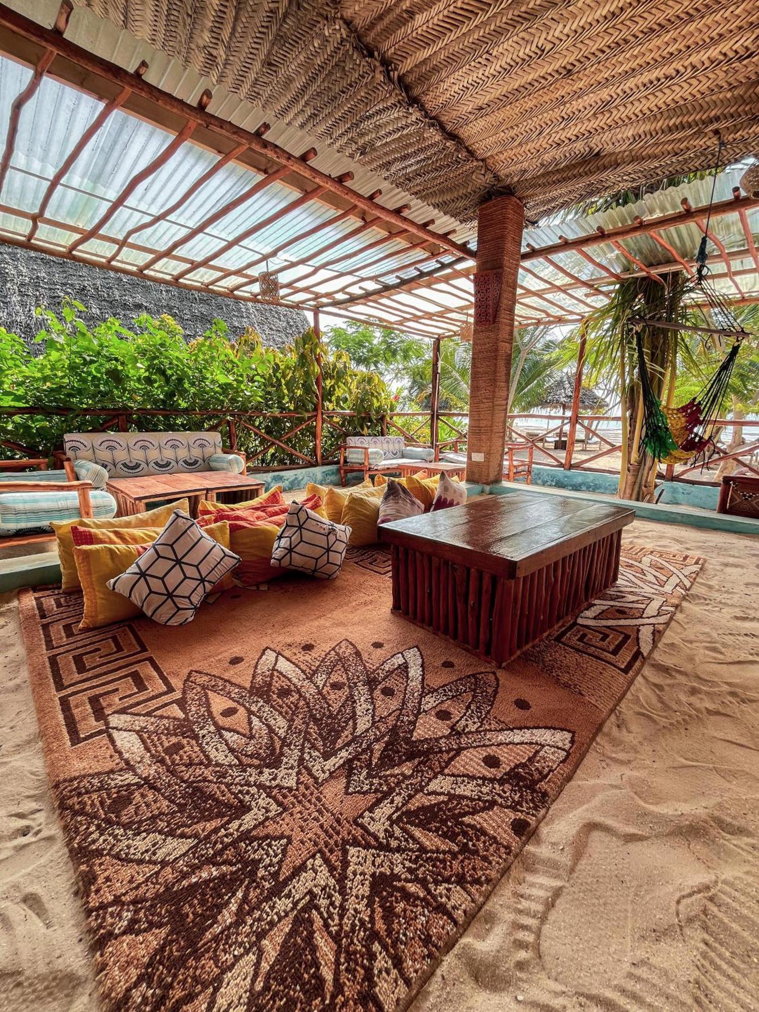Bay Hotel *