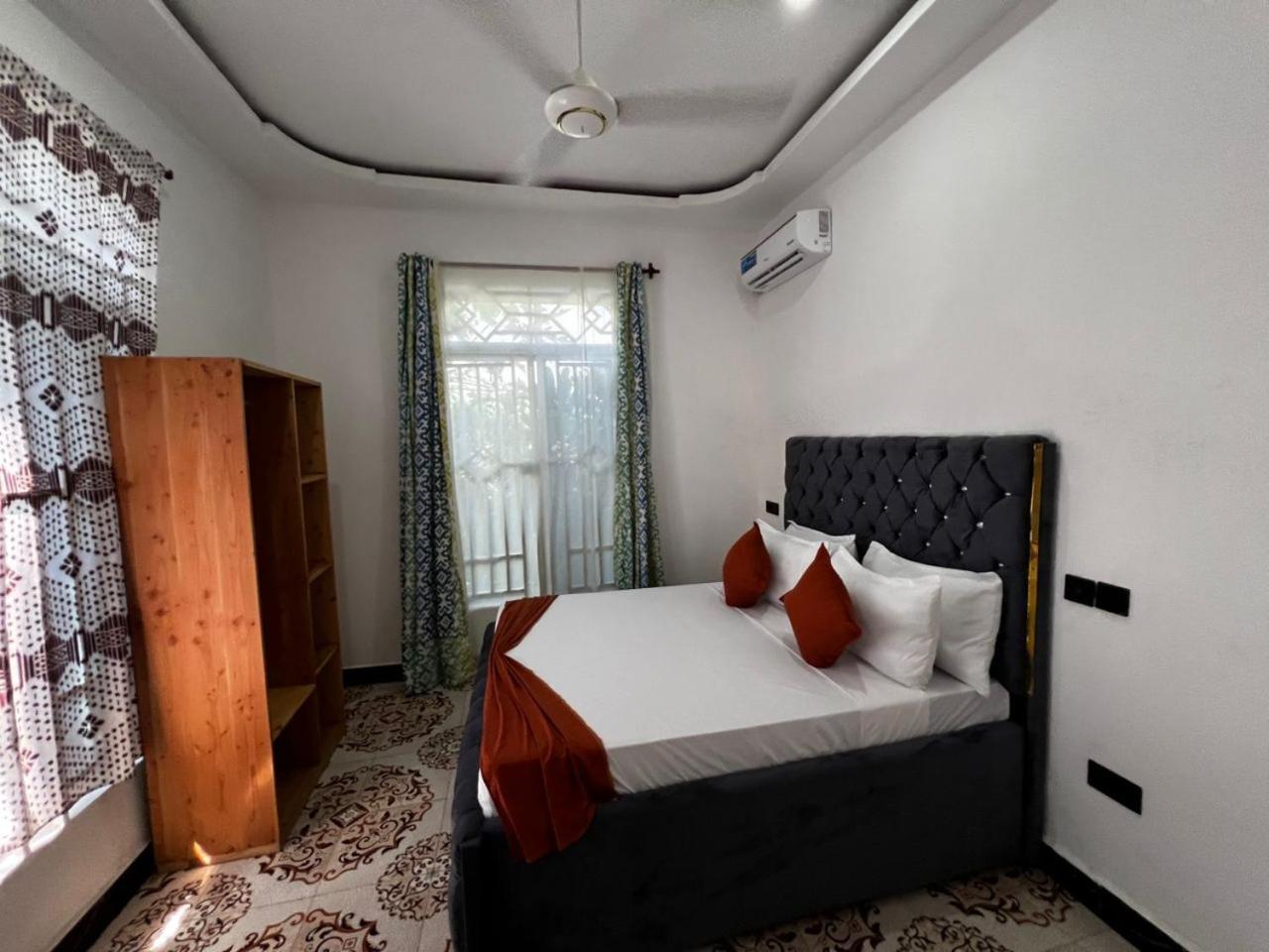 Zanzibar Farhat Kiwengwa (Zanzibar)