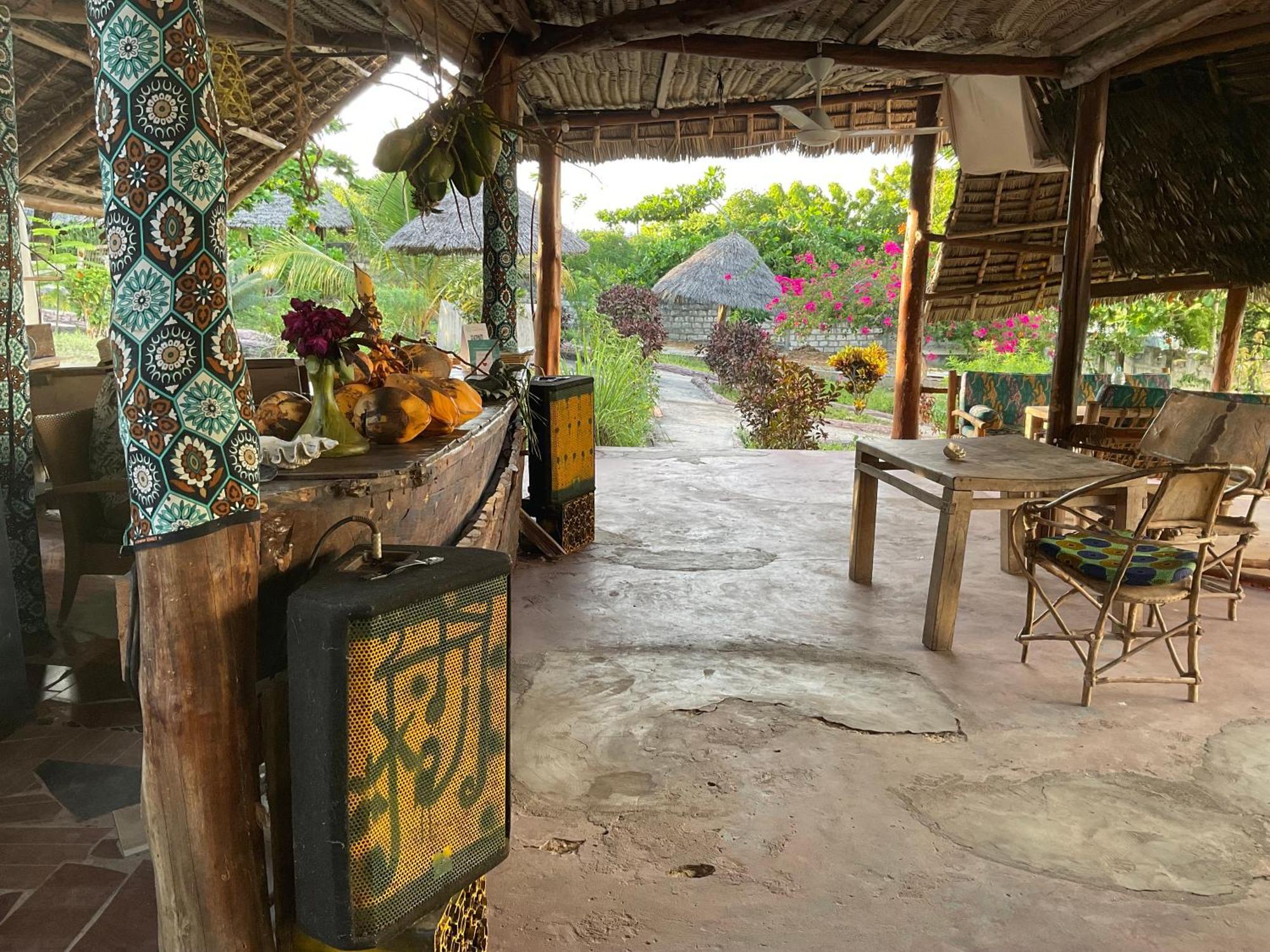 Zanzi Rest Hotel