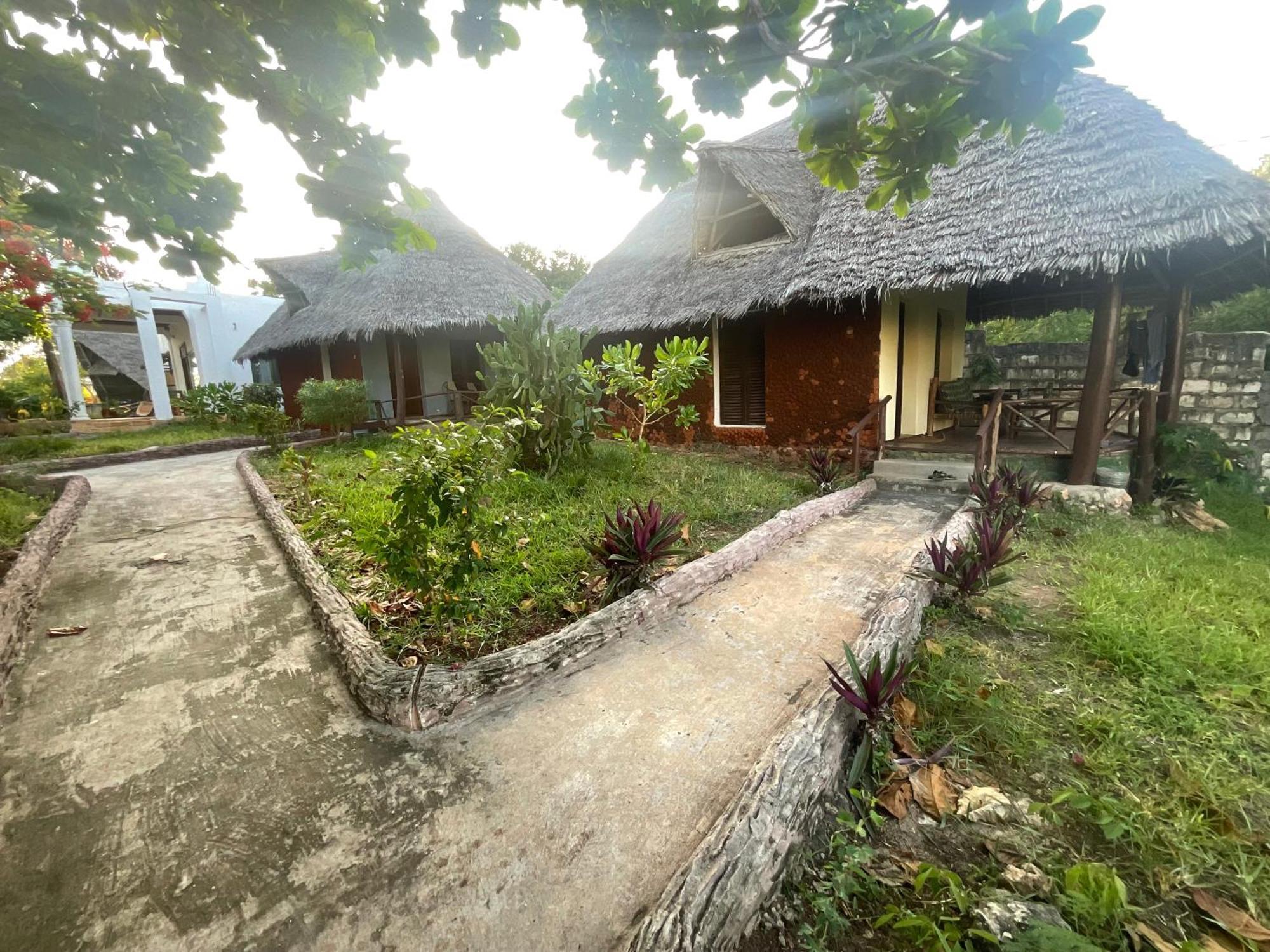 Zanzi Rest Hotel *