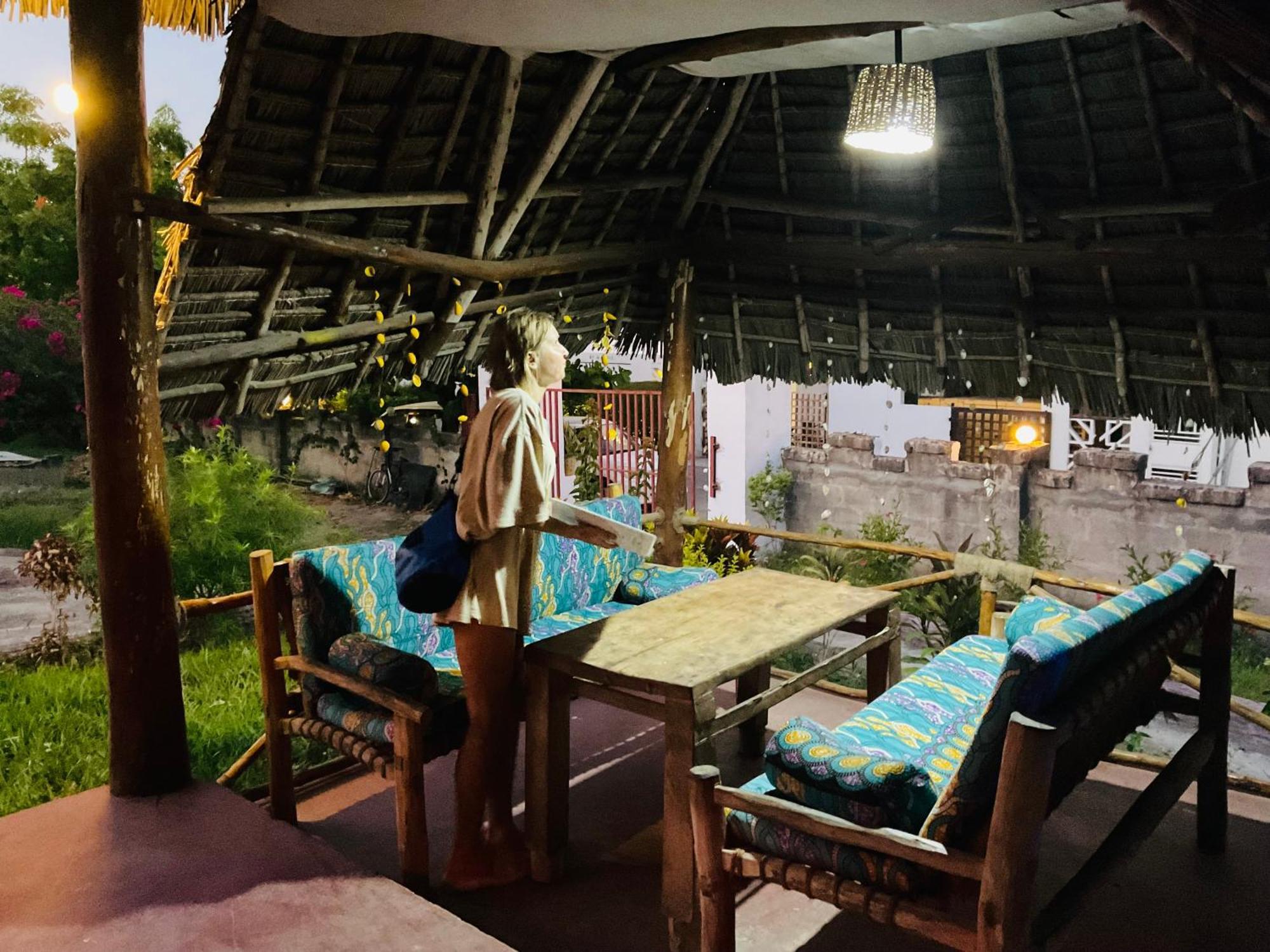Zanzi Rest Hotel *