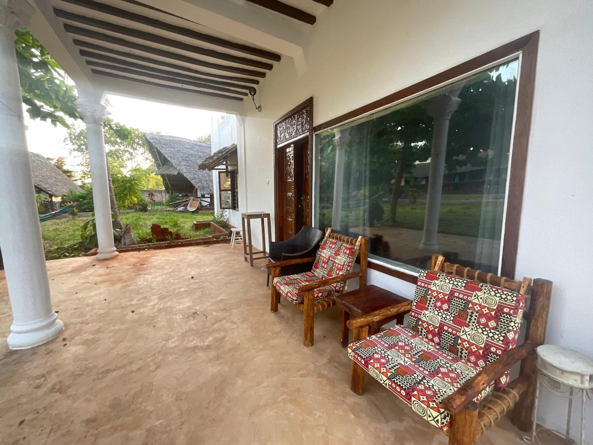 Zanzi Rest Hotel *