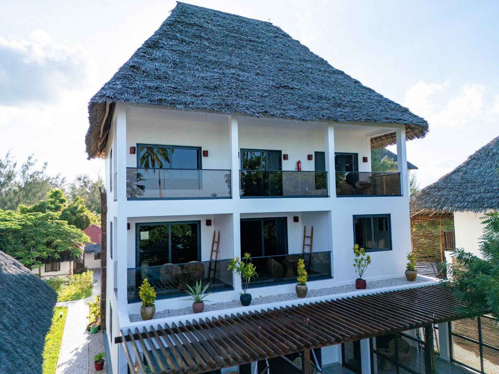 Manolo Resort Uroa