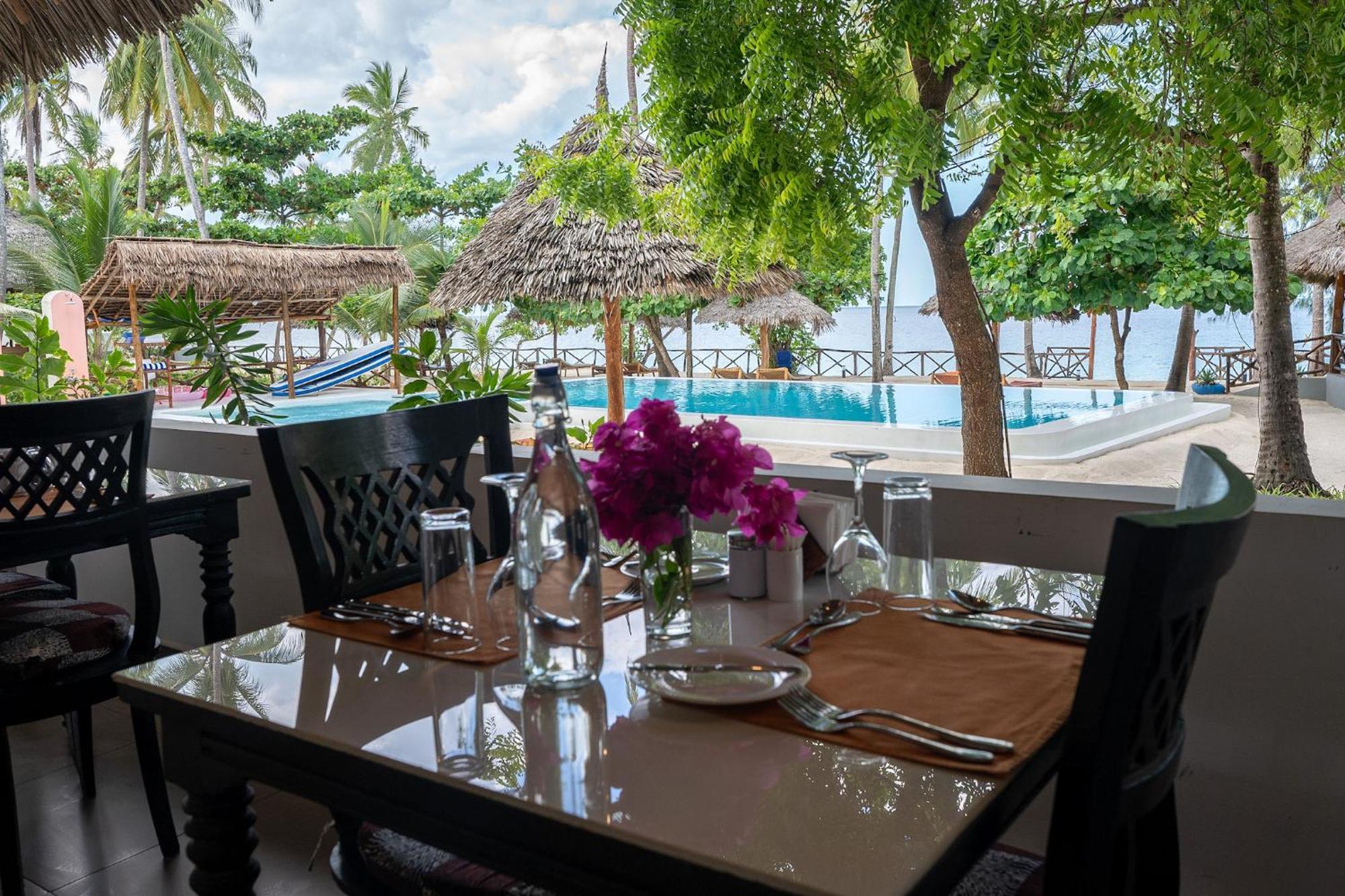 Manolo Resort Uroa