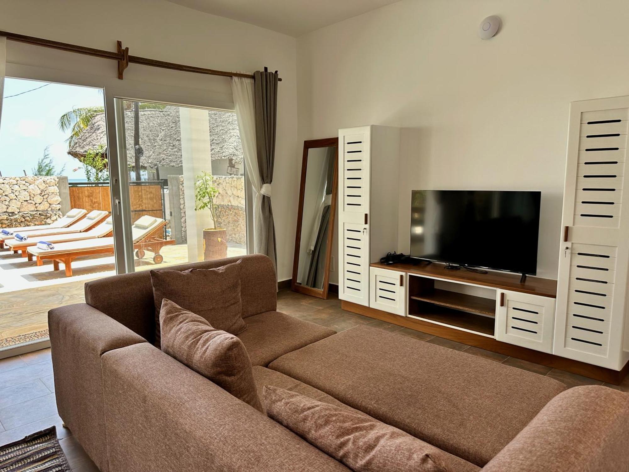 Beachfront Alma With Private Pool Zanzibarhouses Villa *