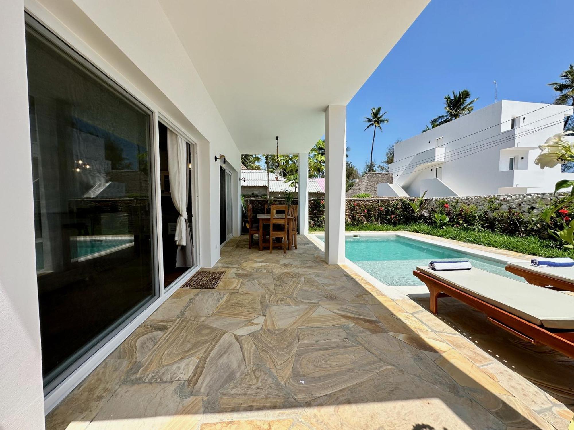 Beachfront Alma With Private Pool Zanzibarhouses