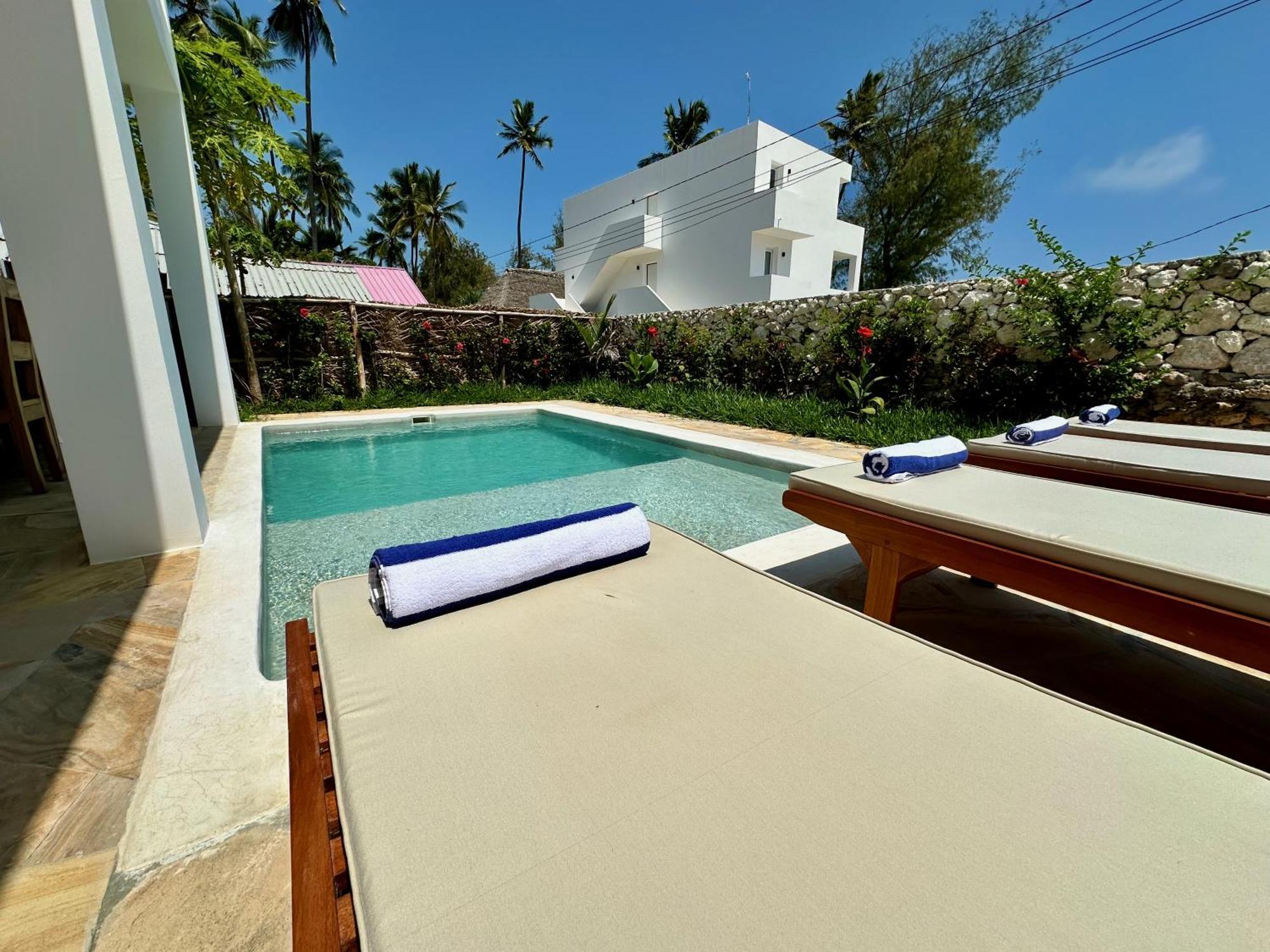 Beachfront Alma With Private Pool Zanzibarhouses *