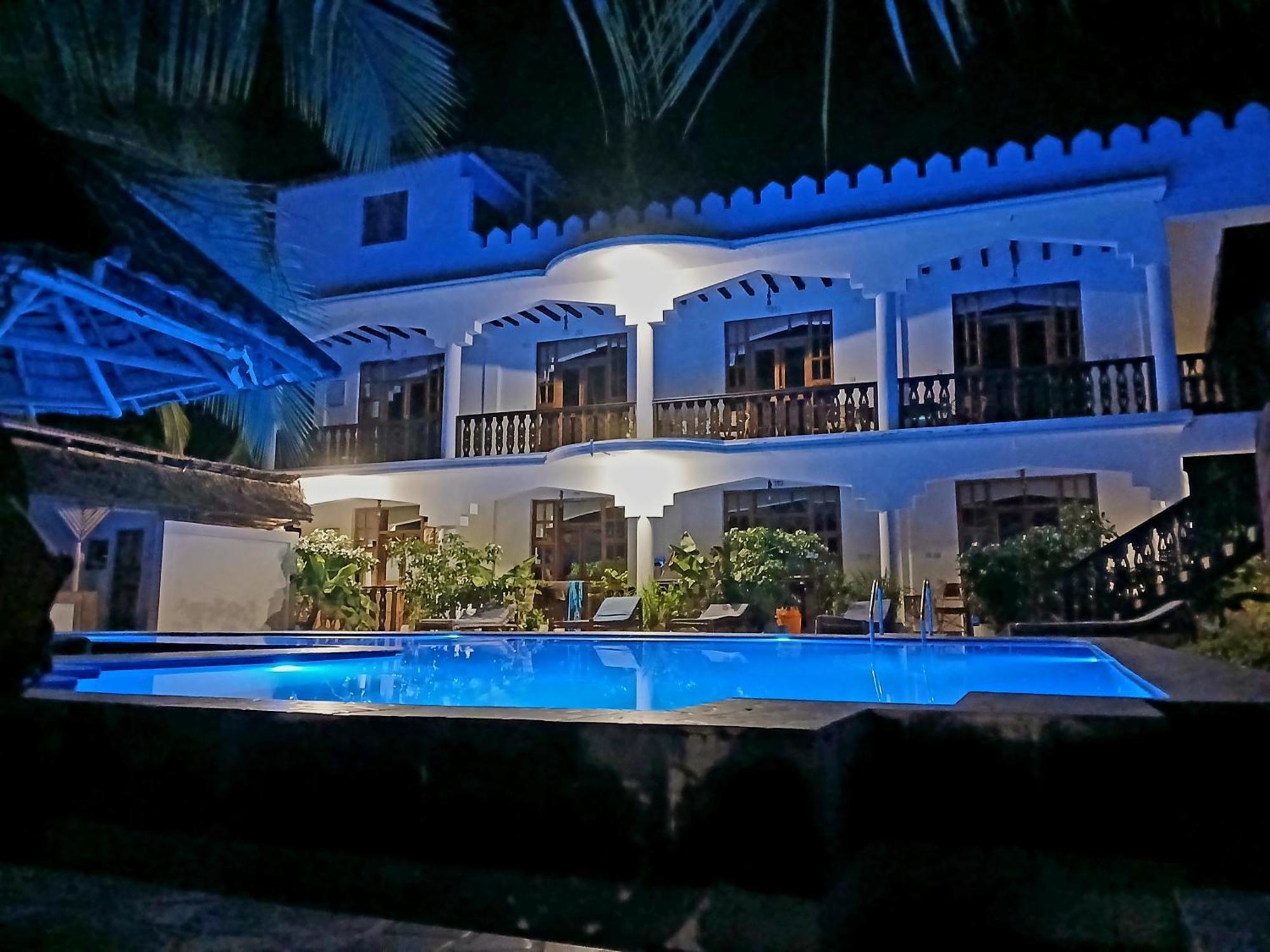 The New Blue Waves Bed & Breakfast 2*