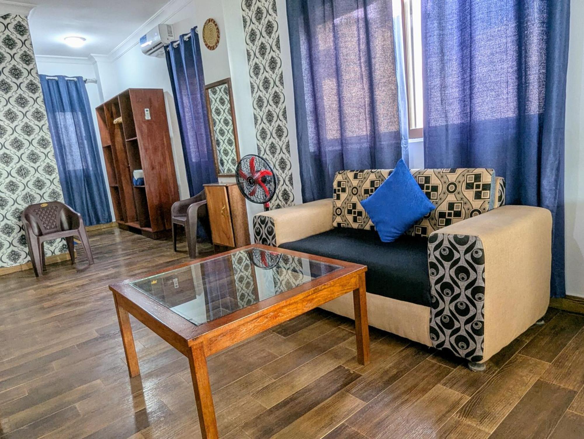 Blue Tides Hotel *