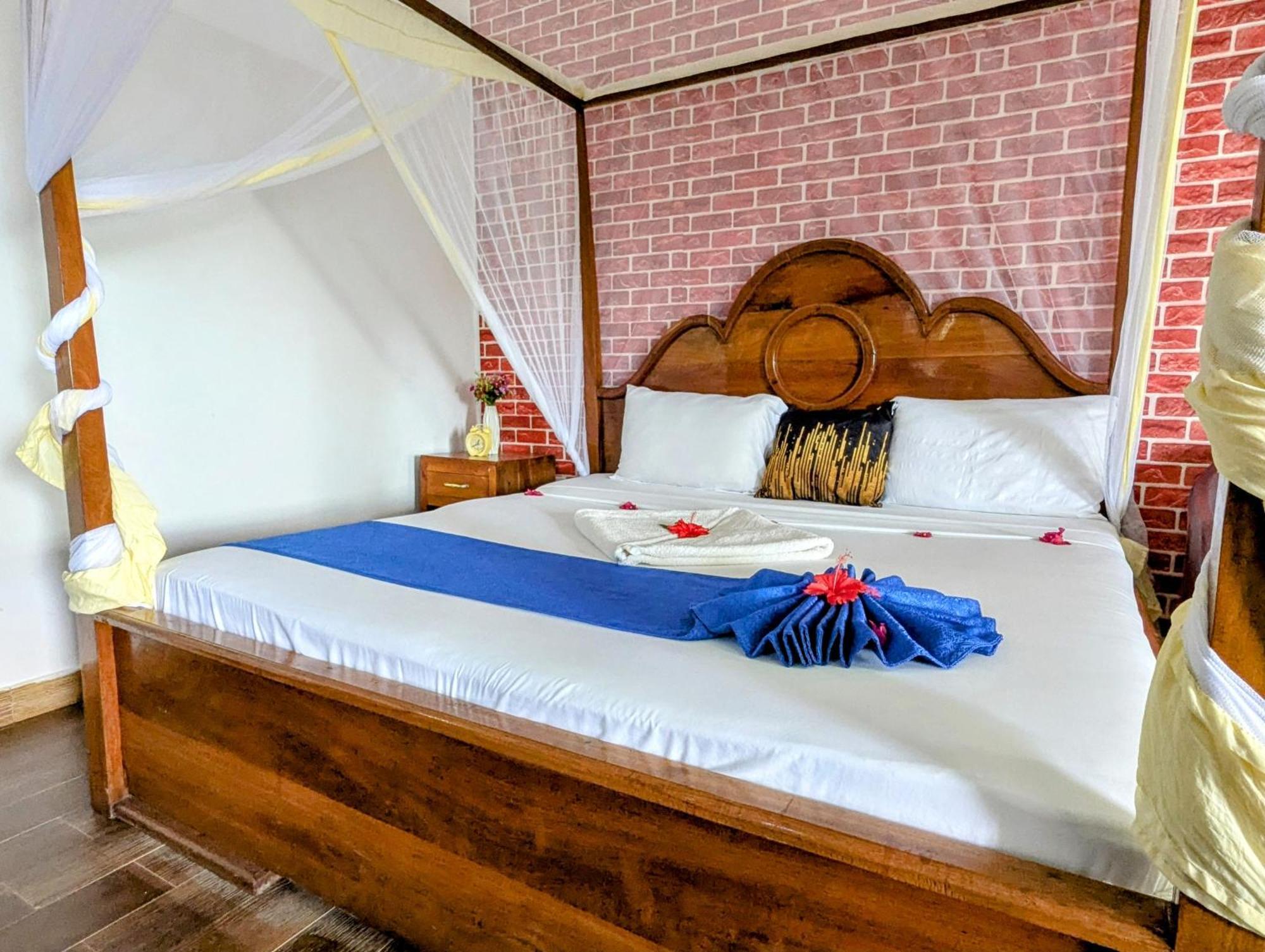 Hotel Blue Tides *