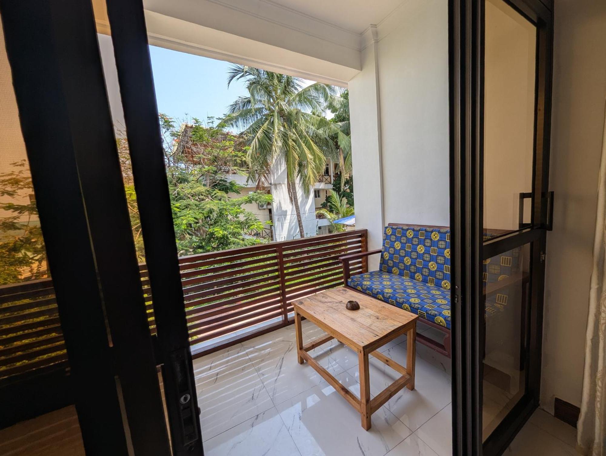 Hotel Blue Tides *