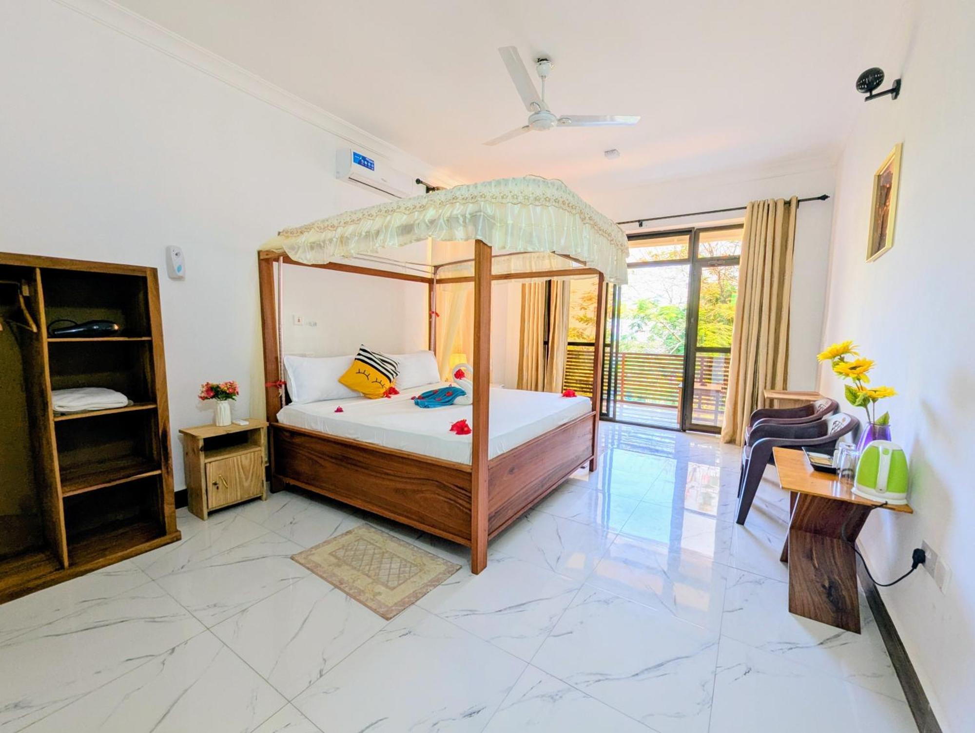Hotel Blue Tides