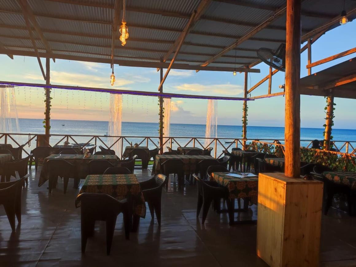 Blue Tides Hotel *