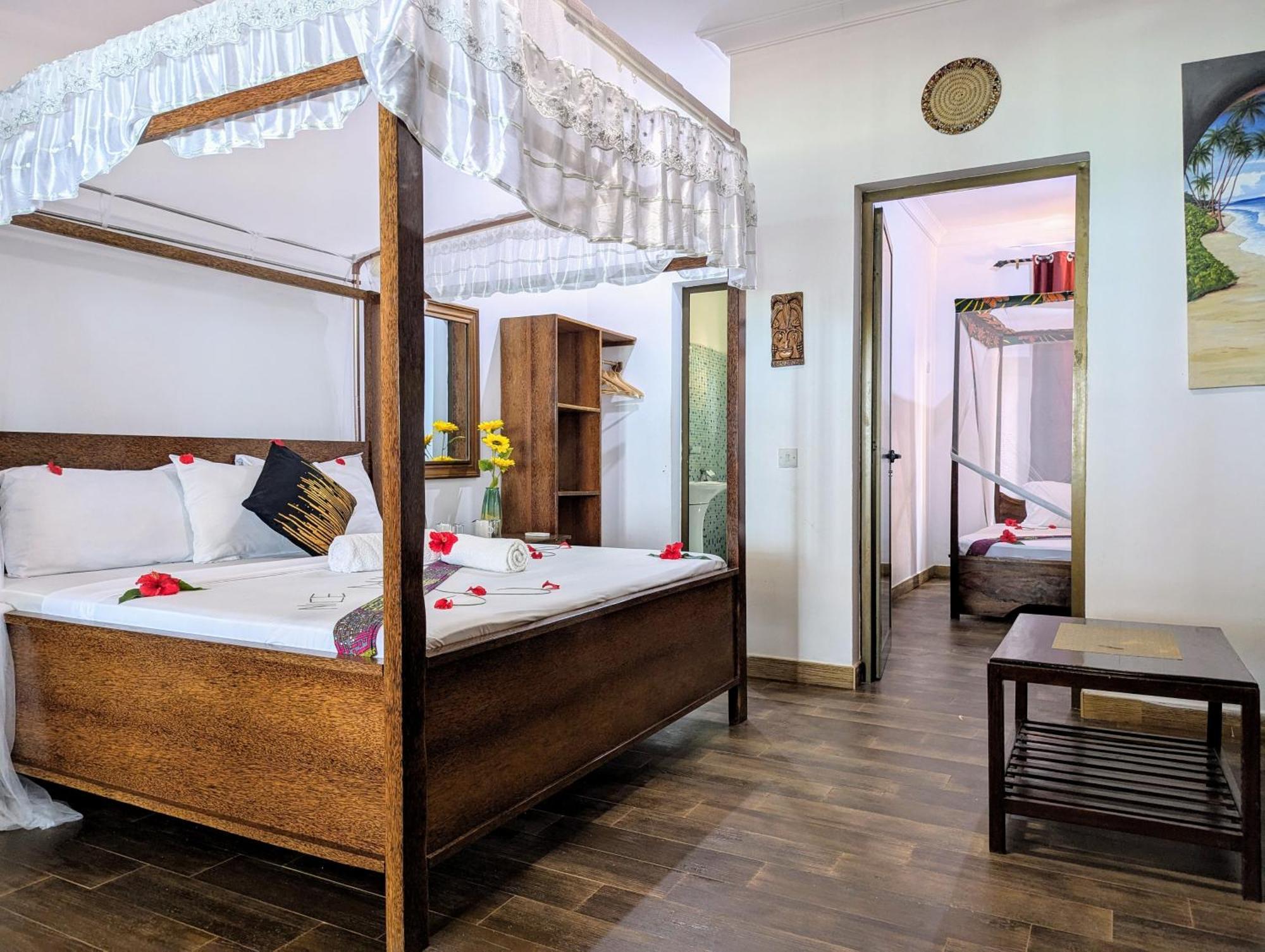 Blue Tides Hotel *