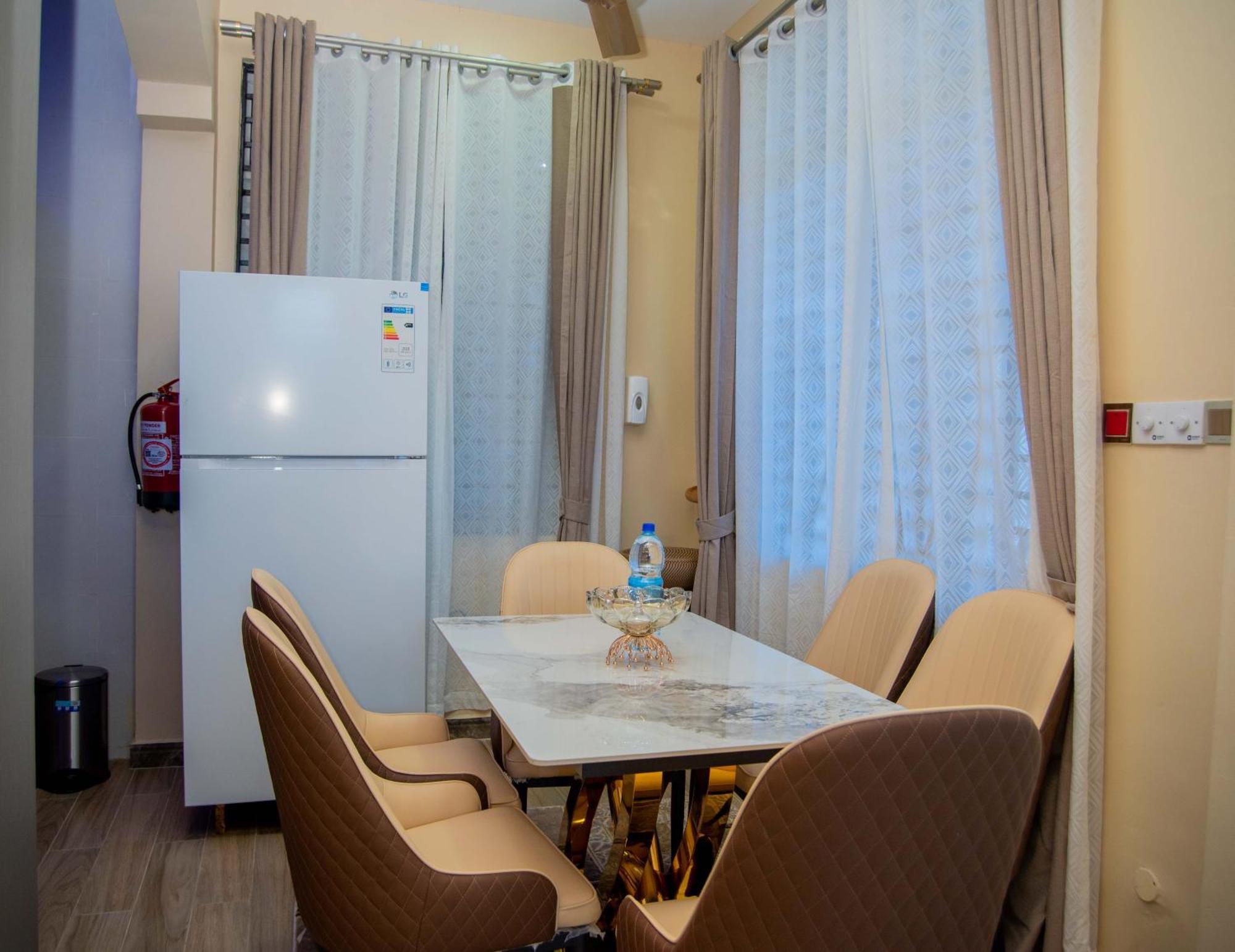 Ais Apartment Sansibar