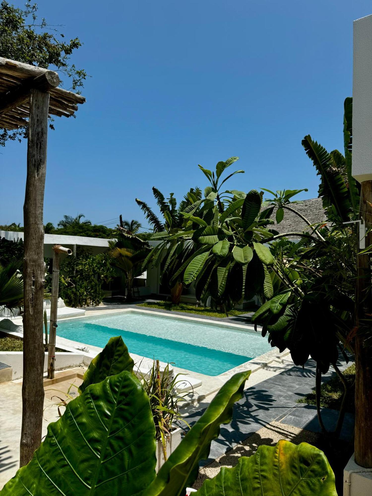 La Base Bed & Breakfast *