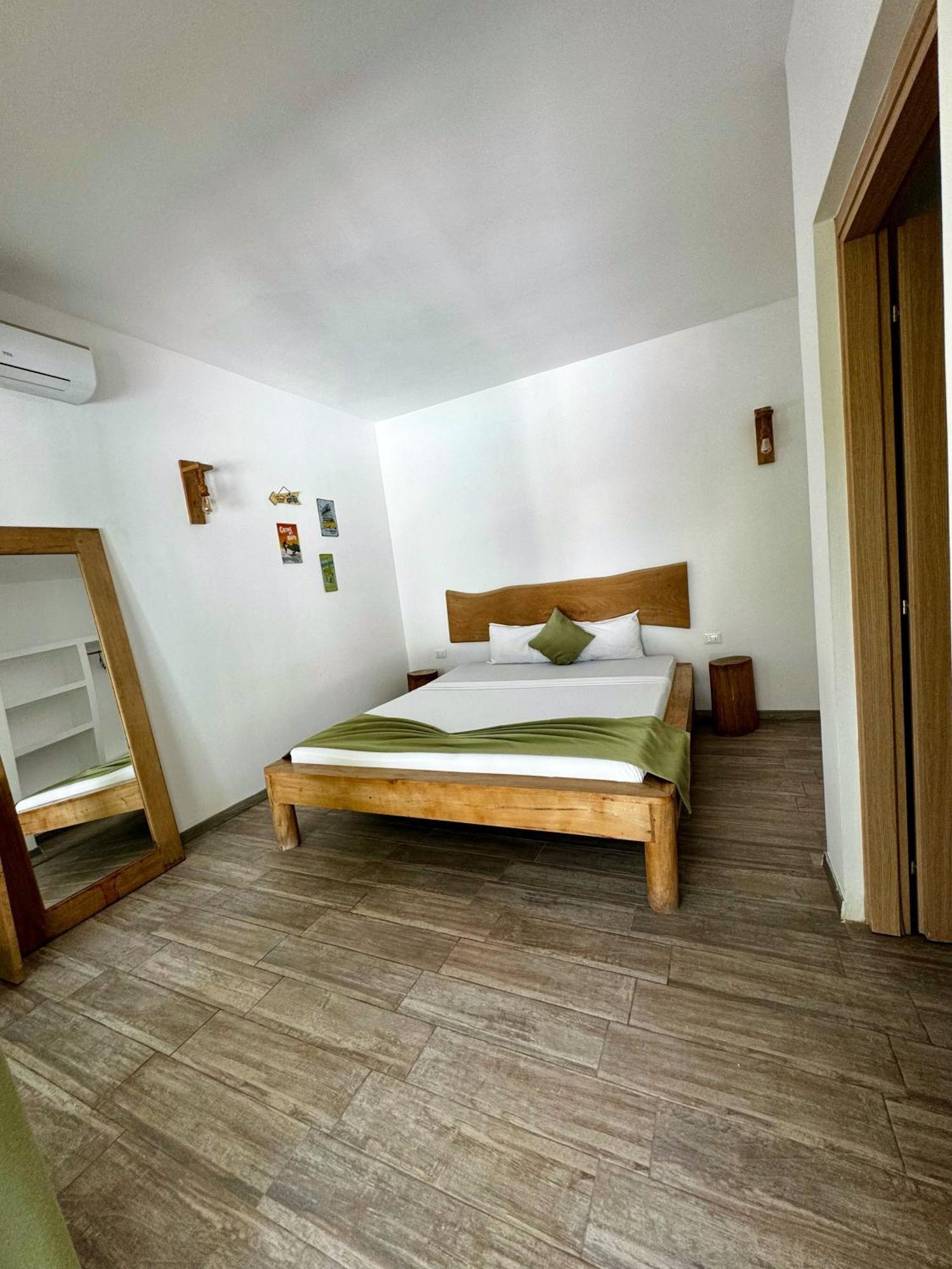 La Base Bed & Breakfast