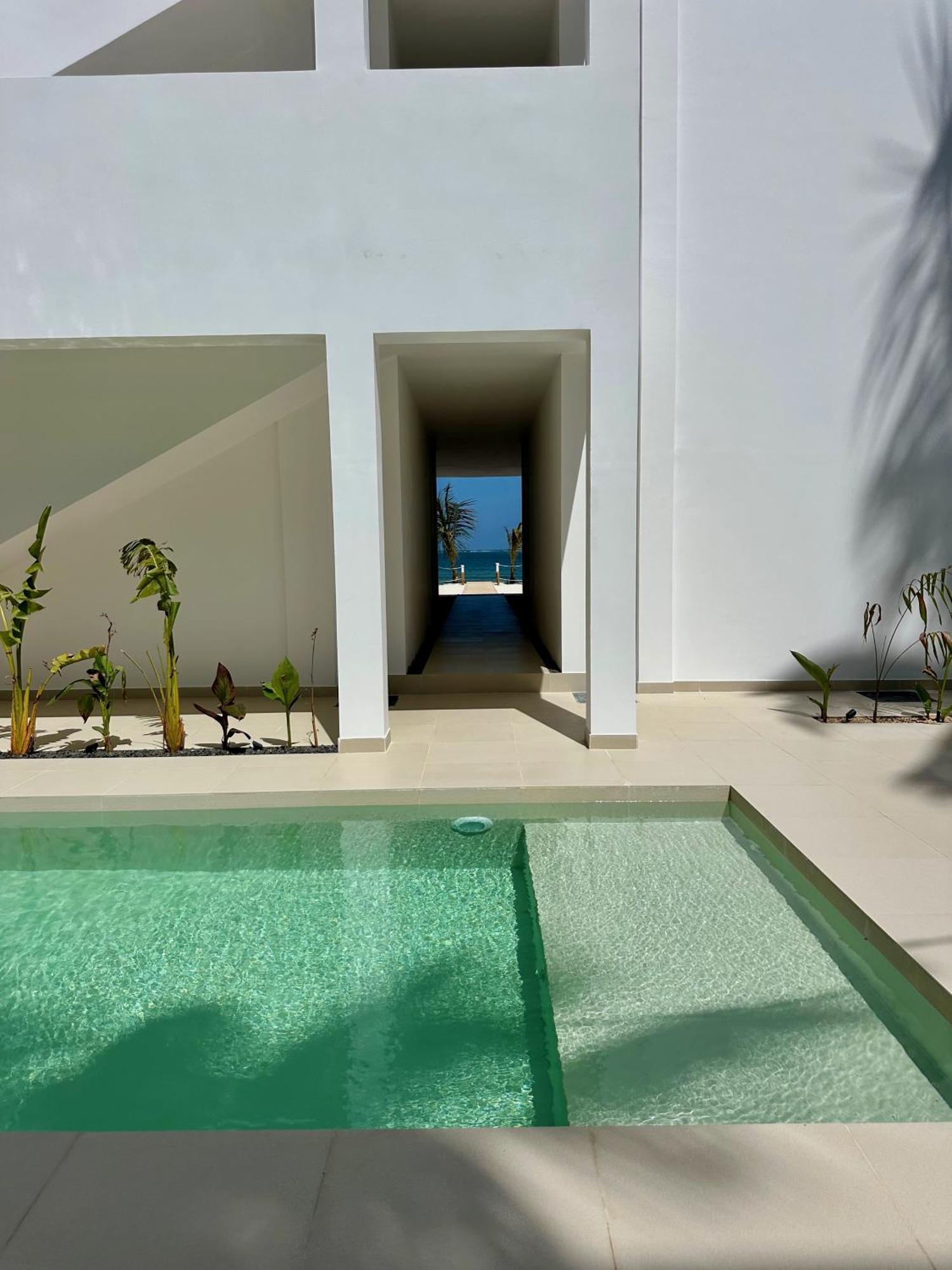 Beachfront With Private Pool Apartment *