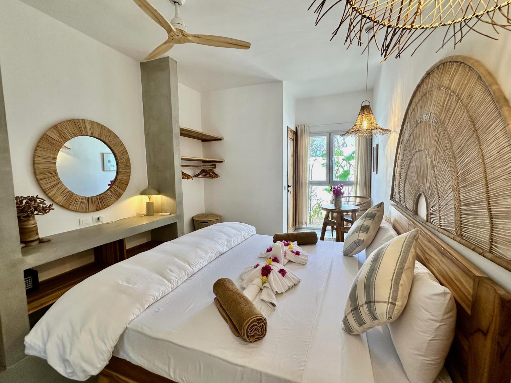 Apartment Beachfront With Private Pool