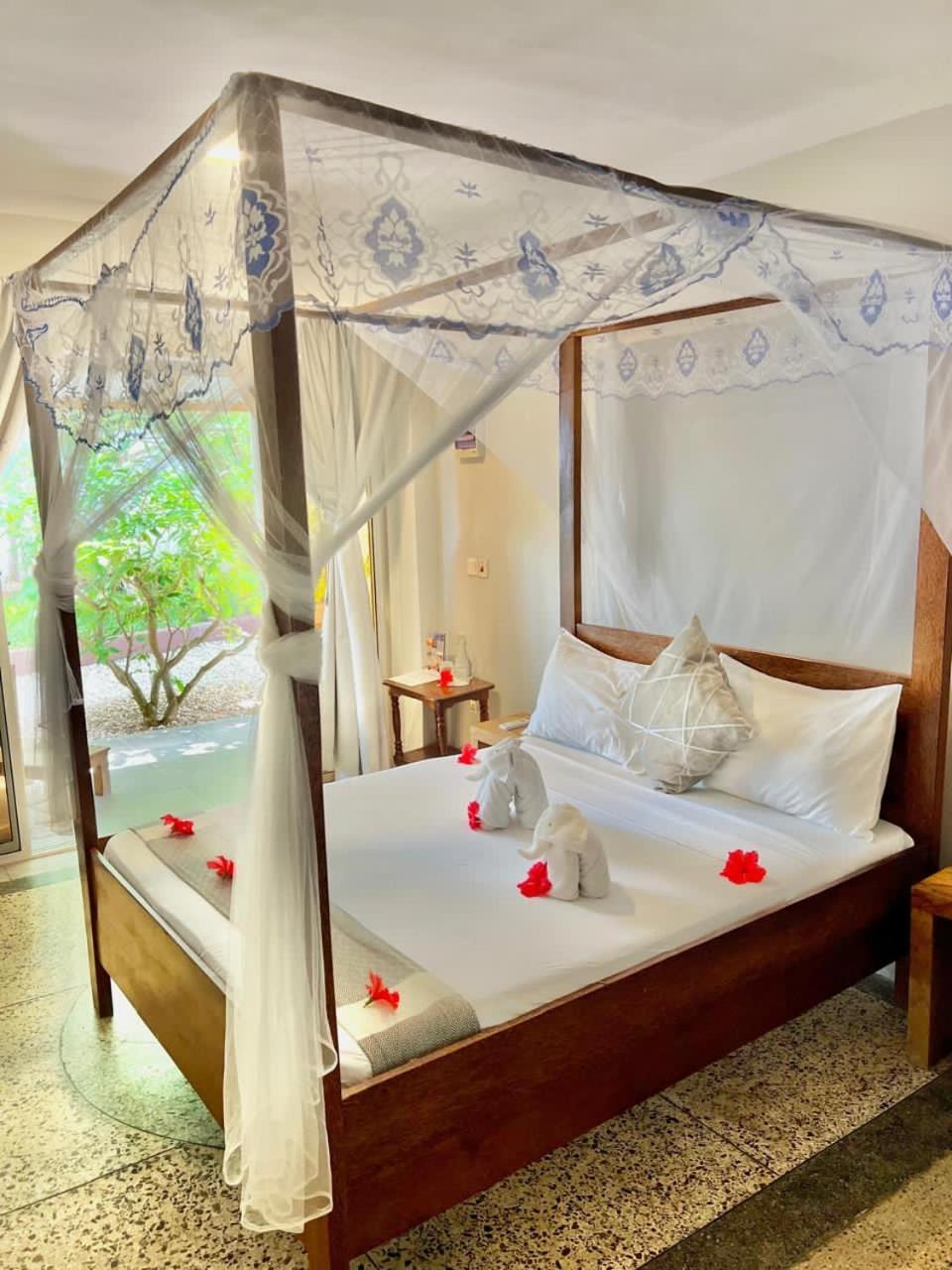 Seashore Hotel 4*