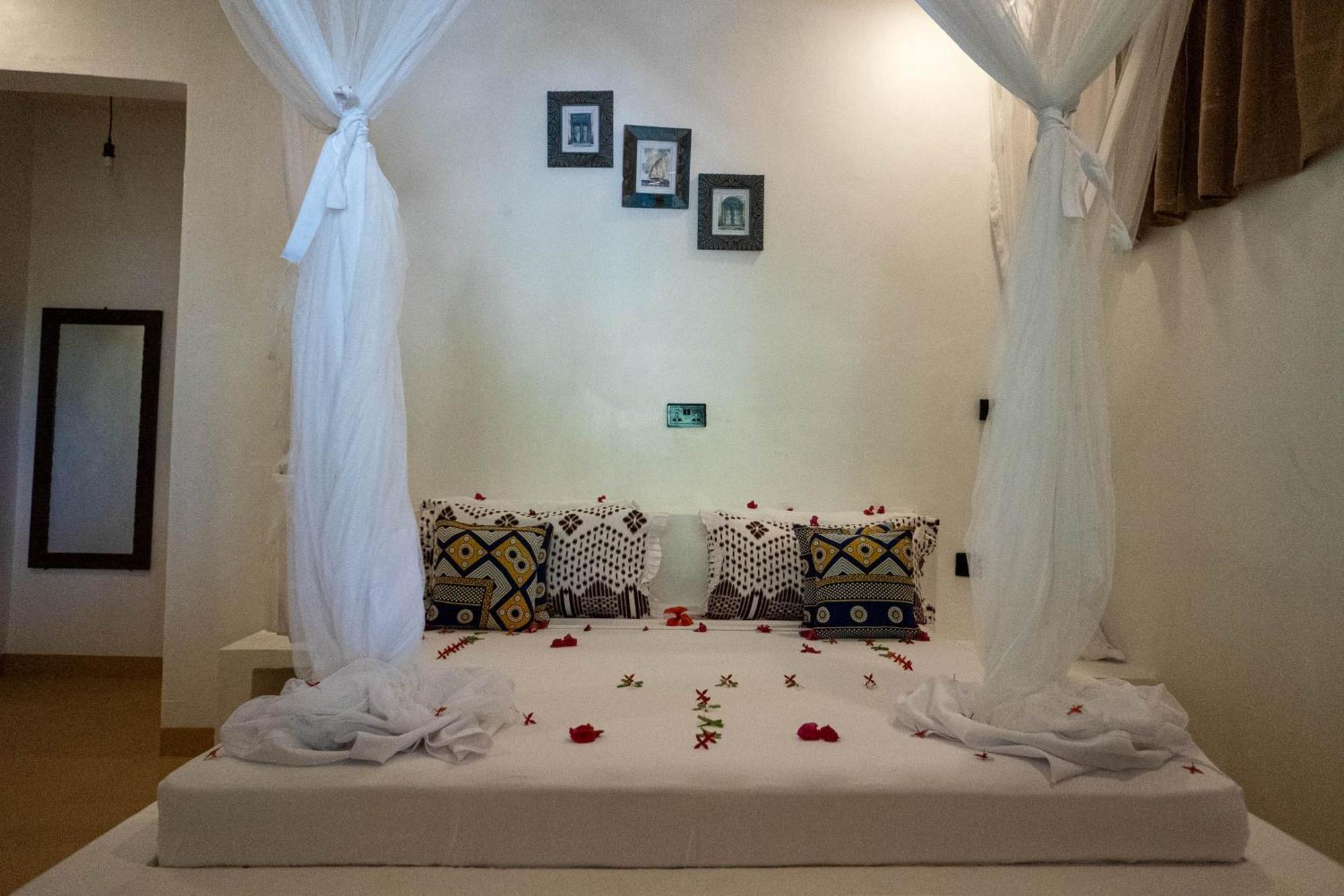 Bahati Hotel 3*