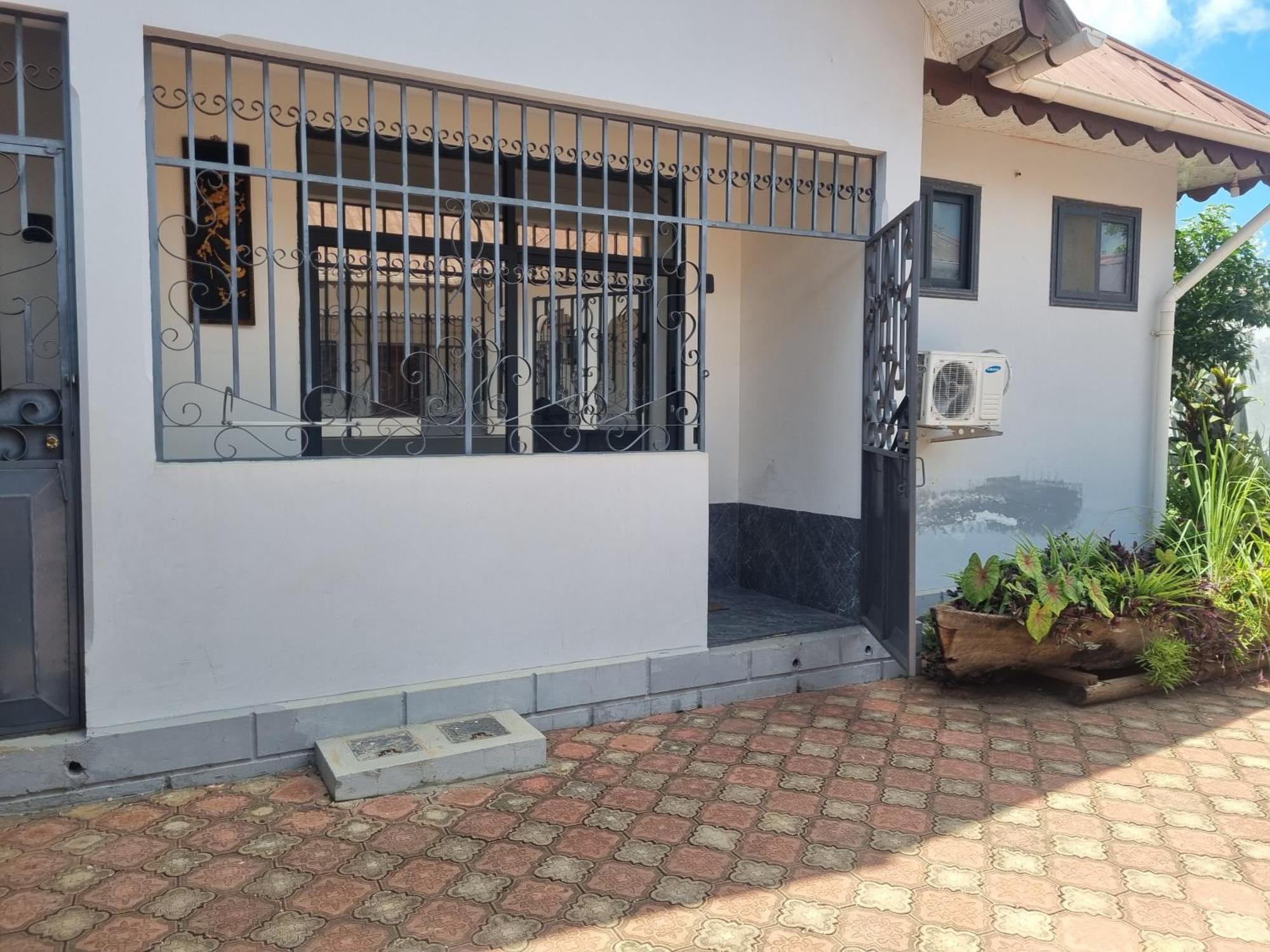 Kikuba House Airport Bed & Breakfast *