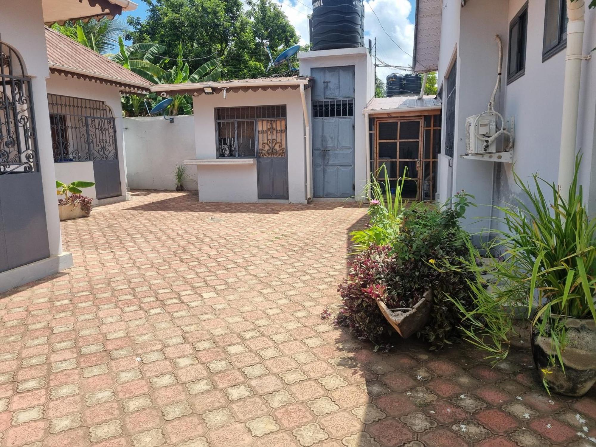 Kikuba House Airport Bed & Breakfast *