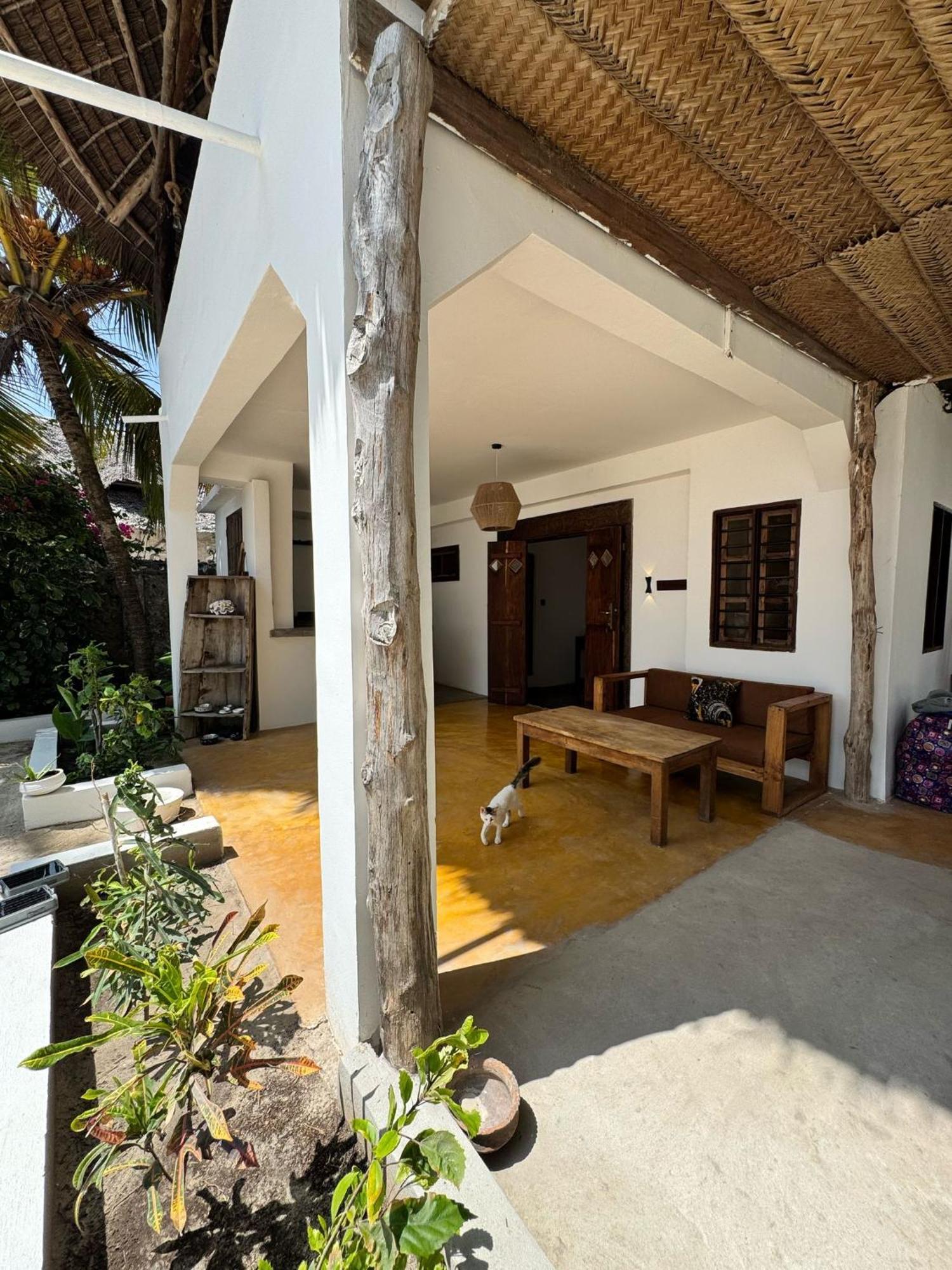 Mango House