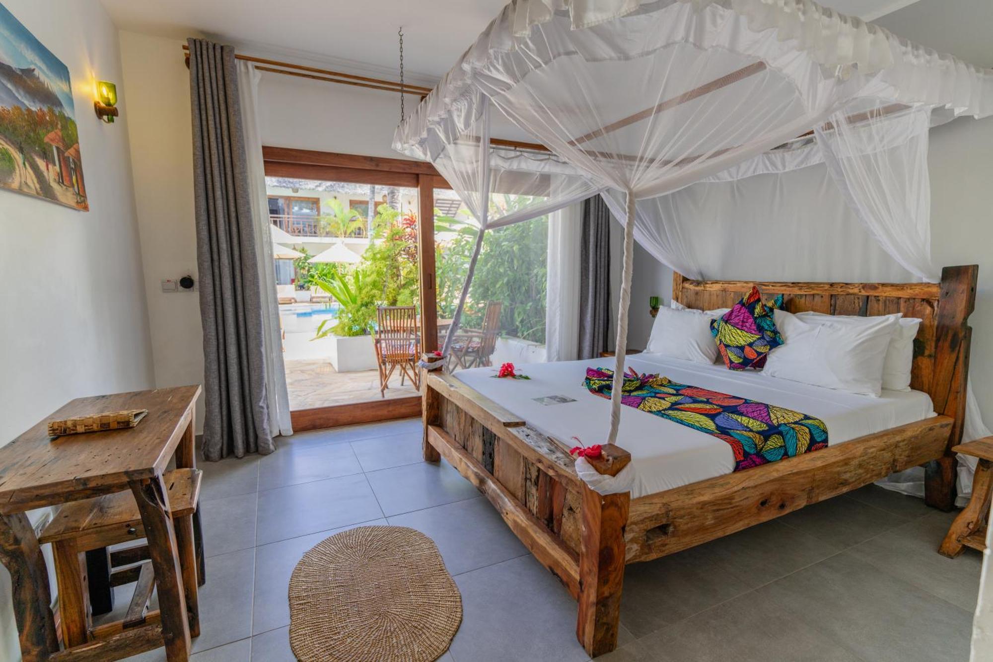 Aluna Hotel 4*