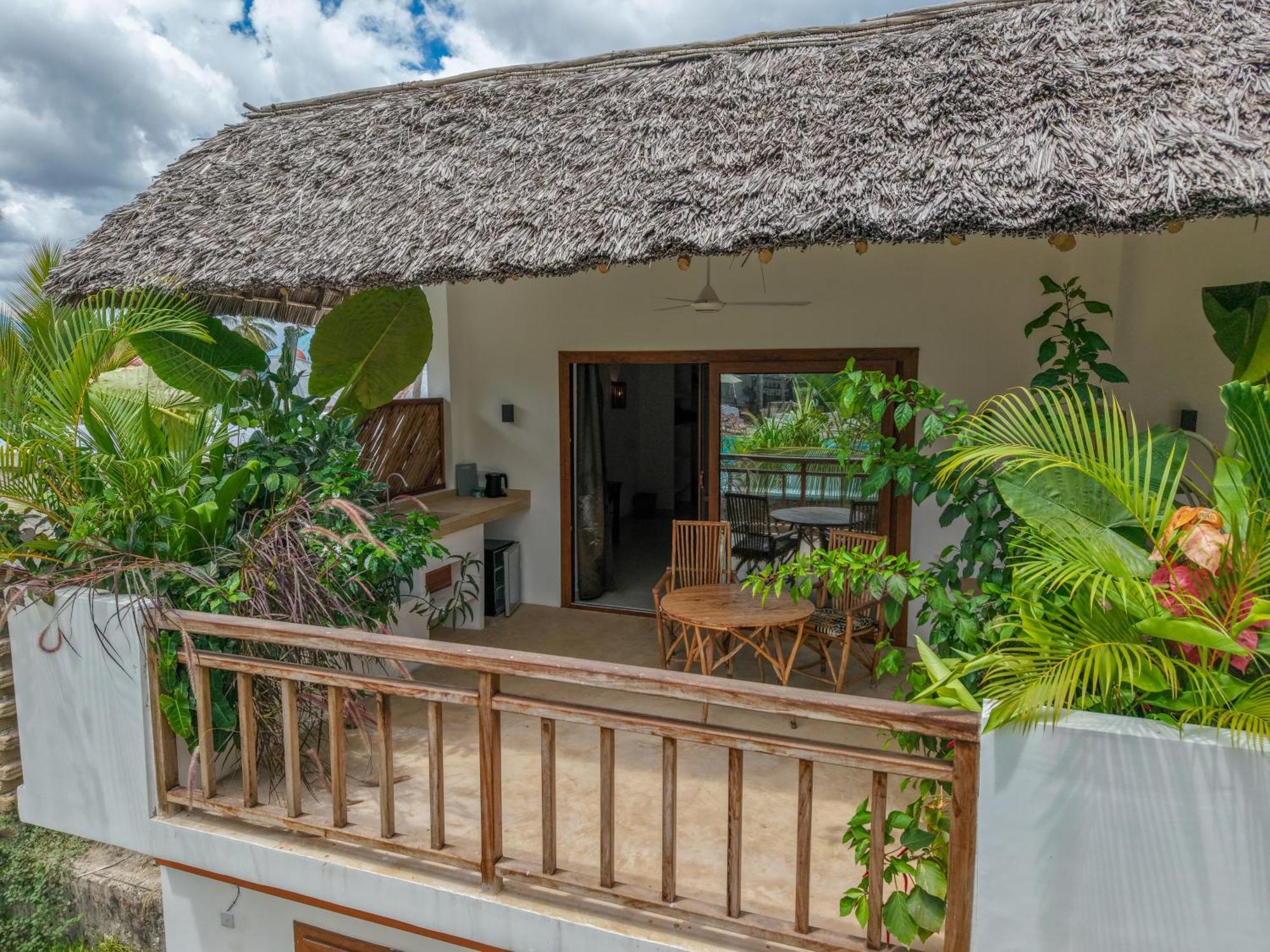 Aluna Hotel 4*