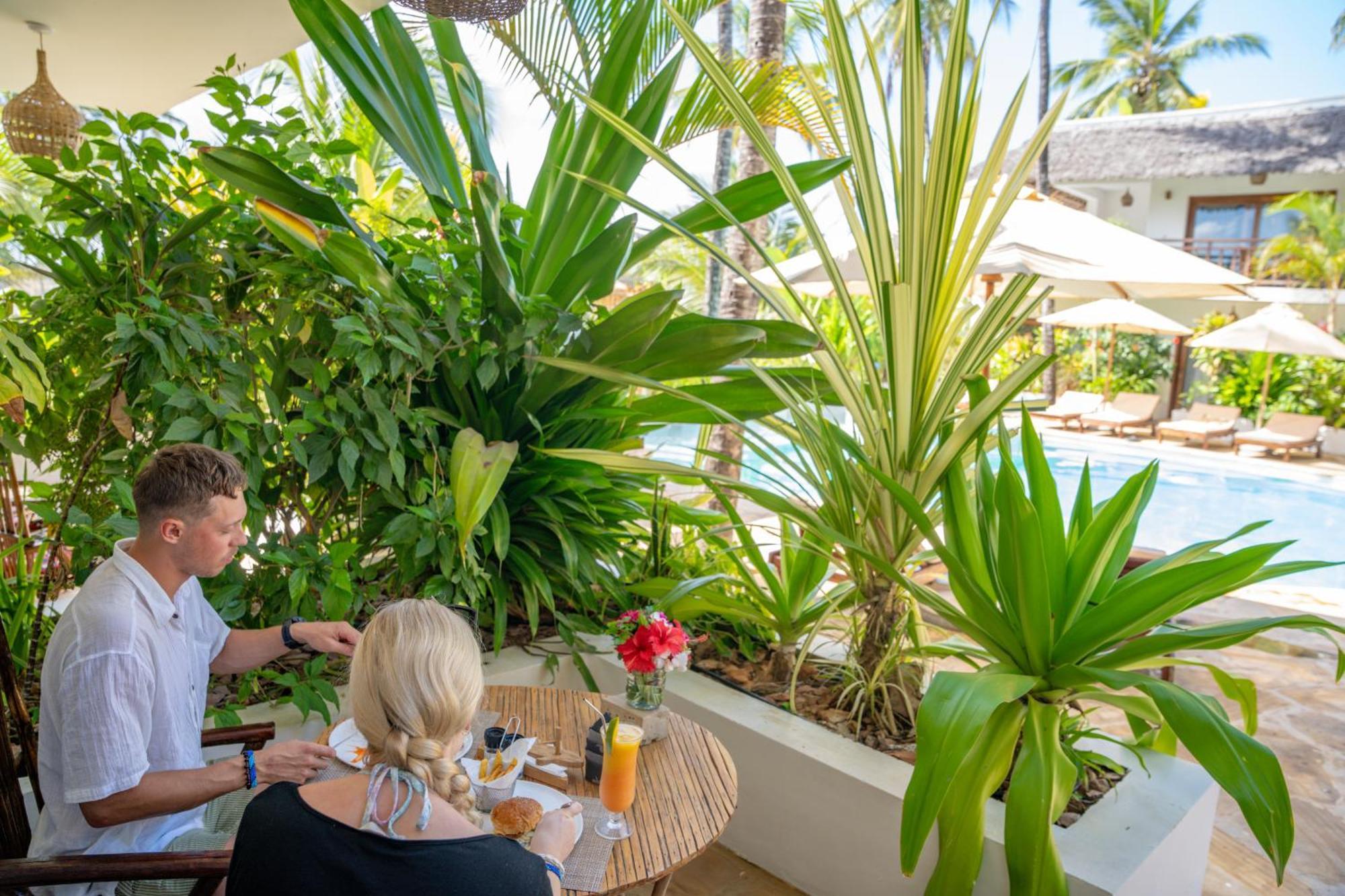 Hotel Aluna 4*