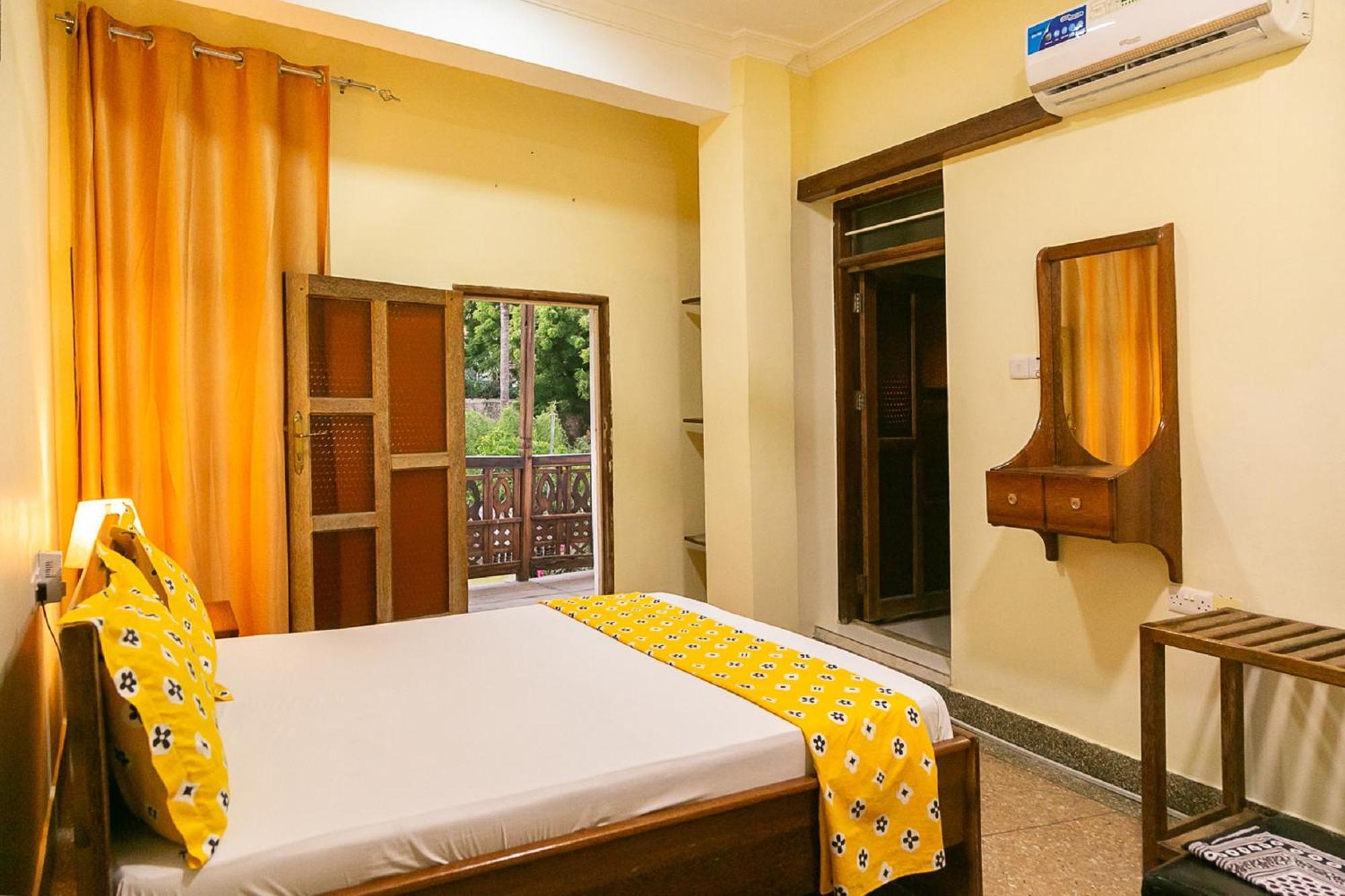 Town Nest Hotel