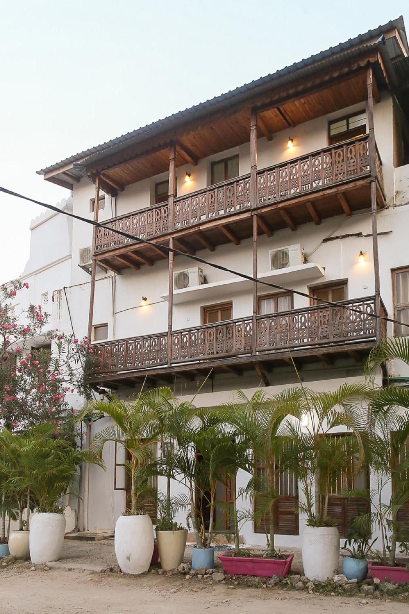 Town Nest Hotel 3*